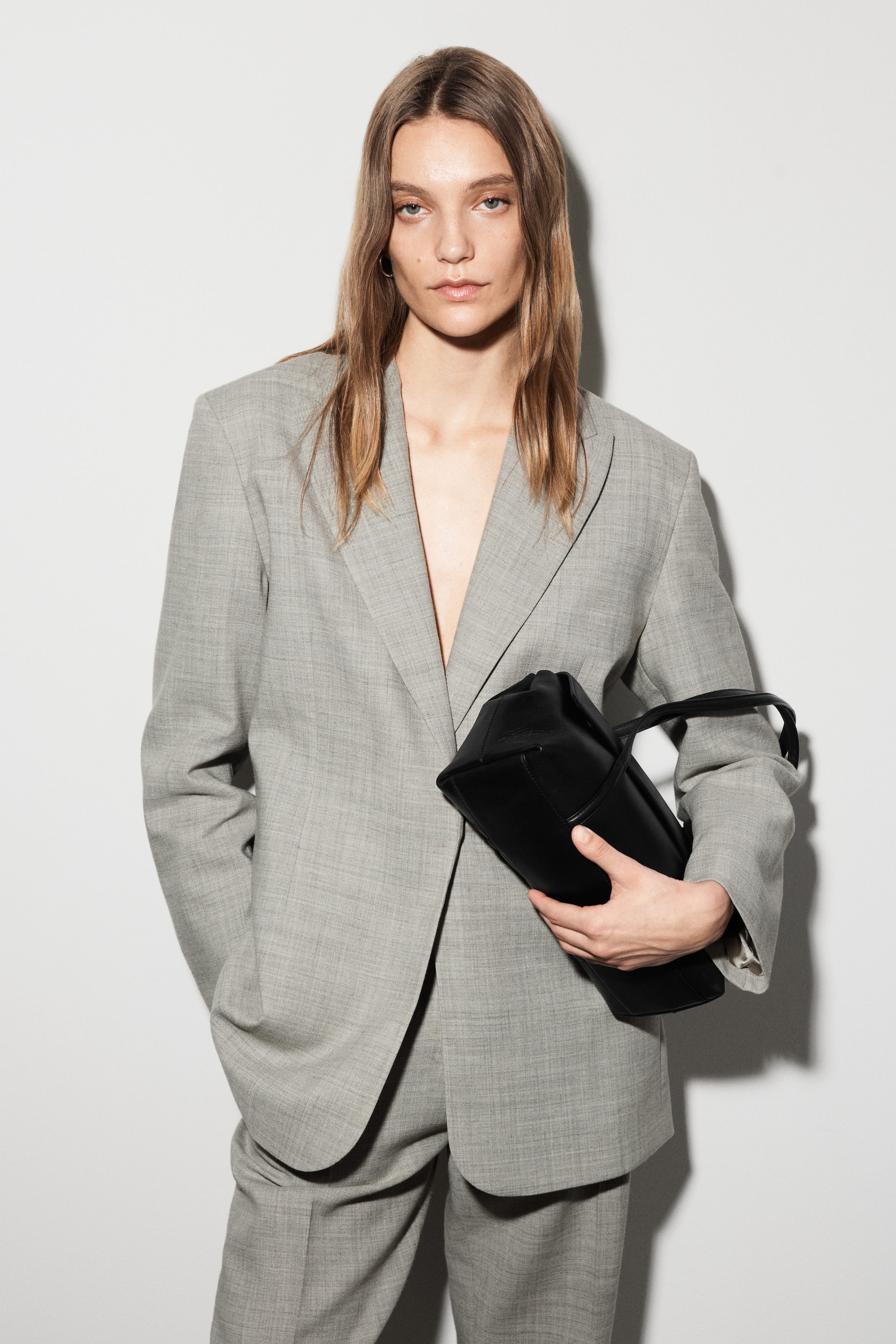 STRUCTURED WOOL-BLEND BLAZER