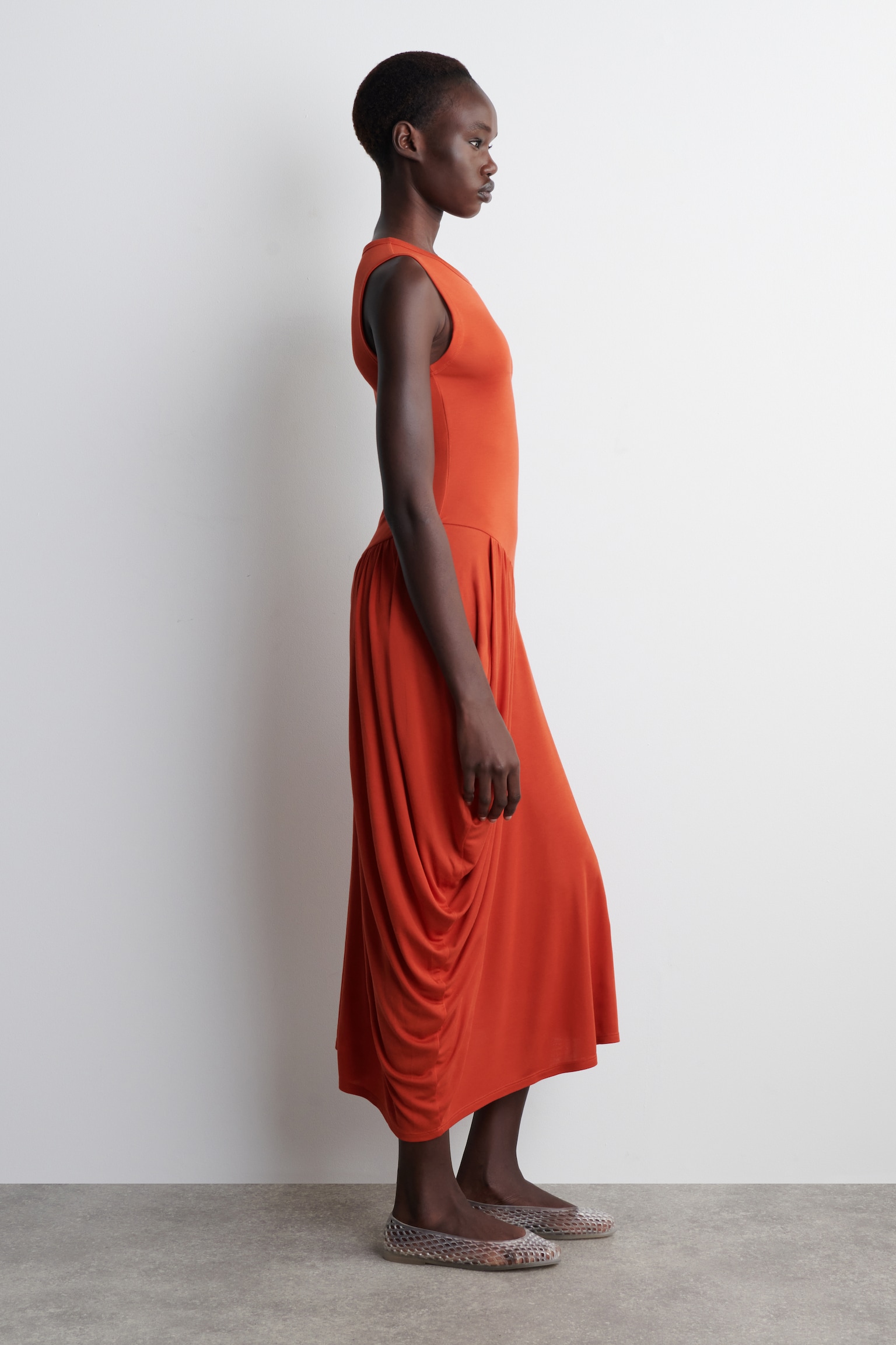 VESTIDO MIDI DRAPEADO ASIMÉTRICO - NARANJA OSCURO - 3