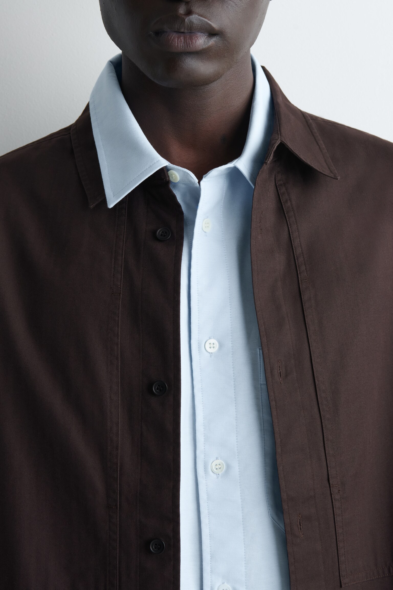 CAMISA DE ALGODÓN CON DETALLE DE BOLSILLO - MARRÓN OSCURO/CAQUI OSCURO - 6