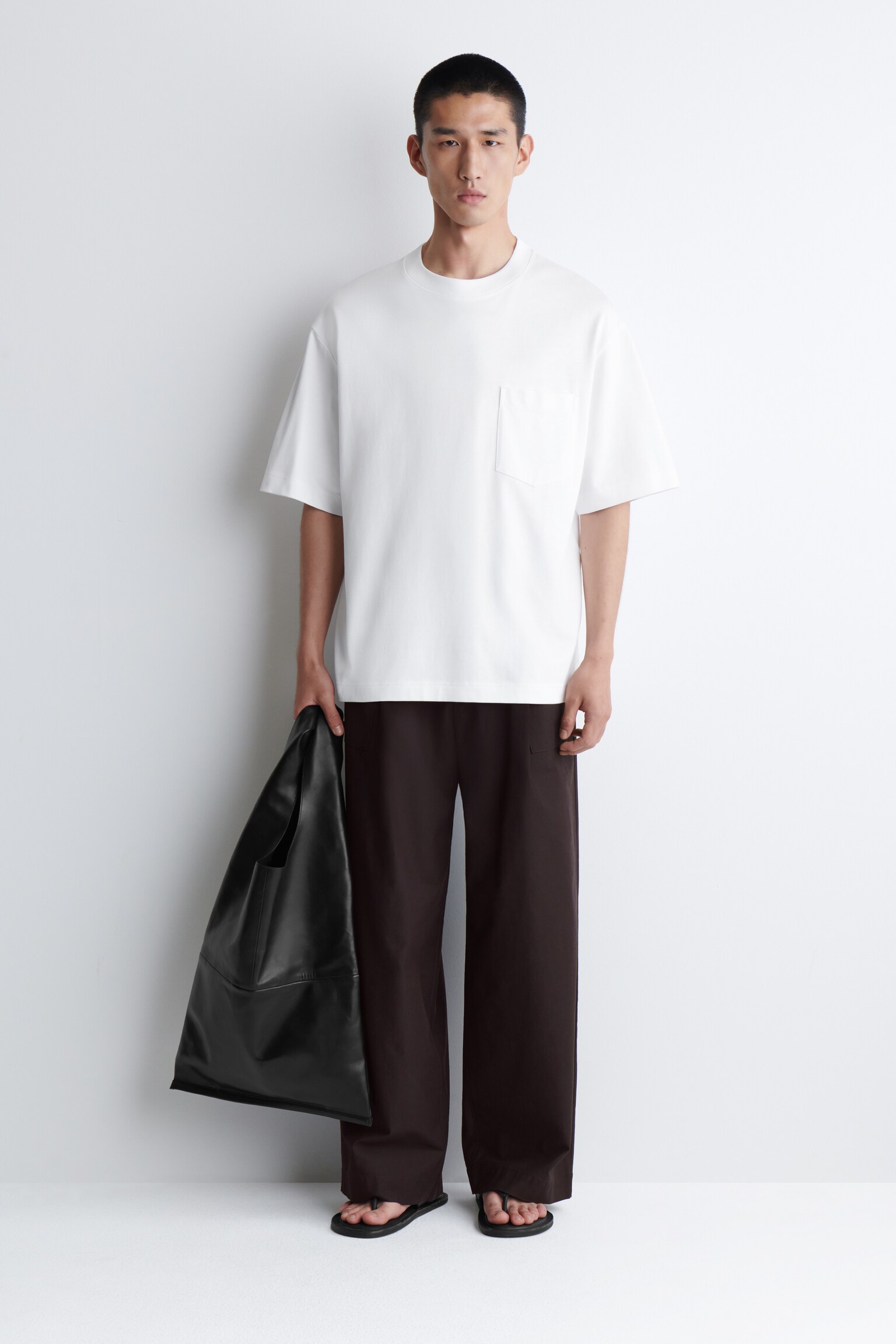 GEWICHTIGES OVERSIZED-T-SHIRT AUS BAUMWOLLE - WEISS/SCHWARZ - 9
