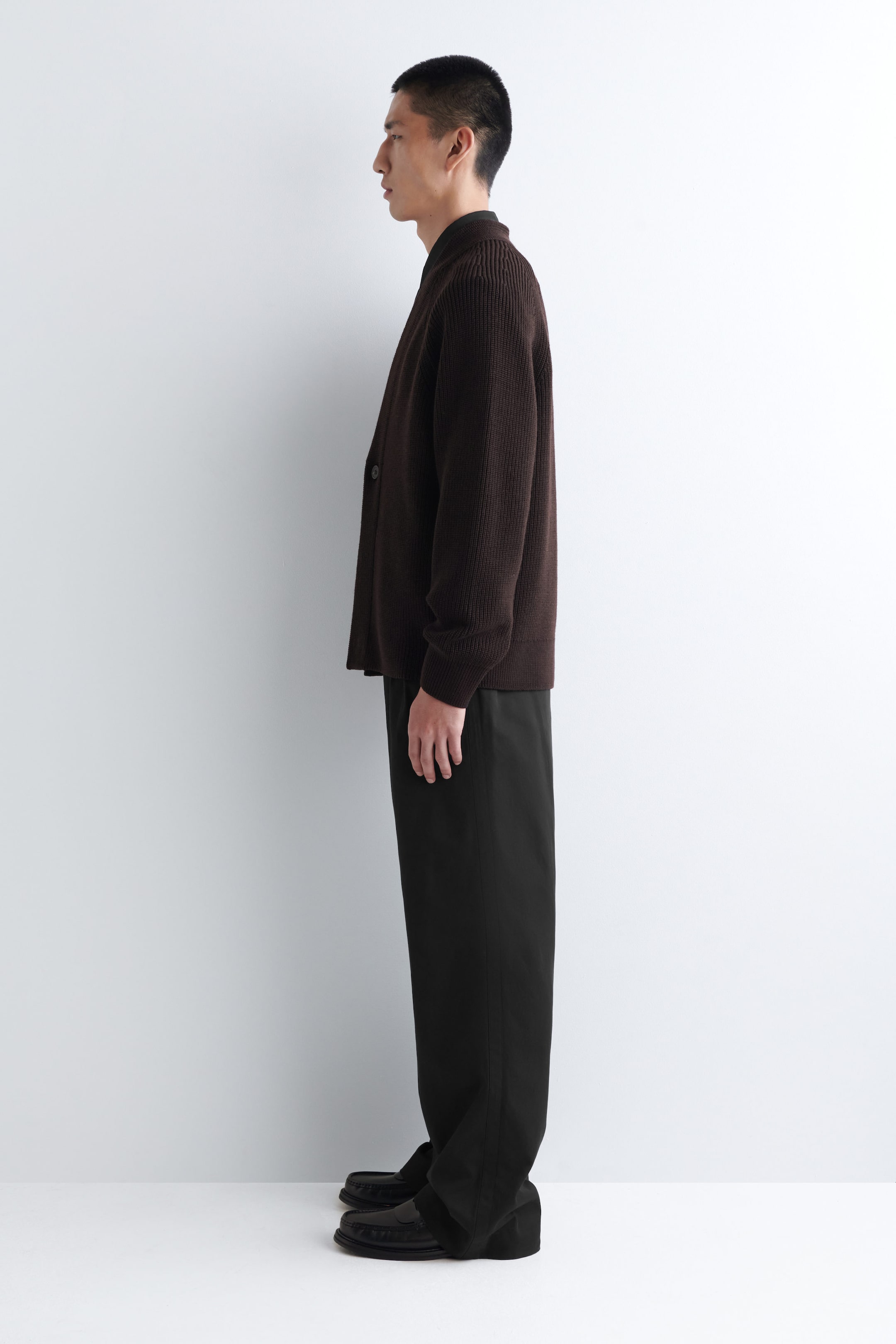 CHUNKY RIBBED WOOL V-NECK CARDIGAN