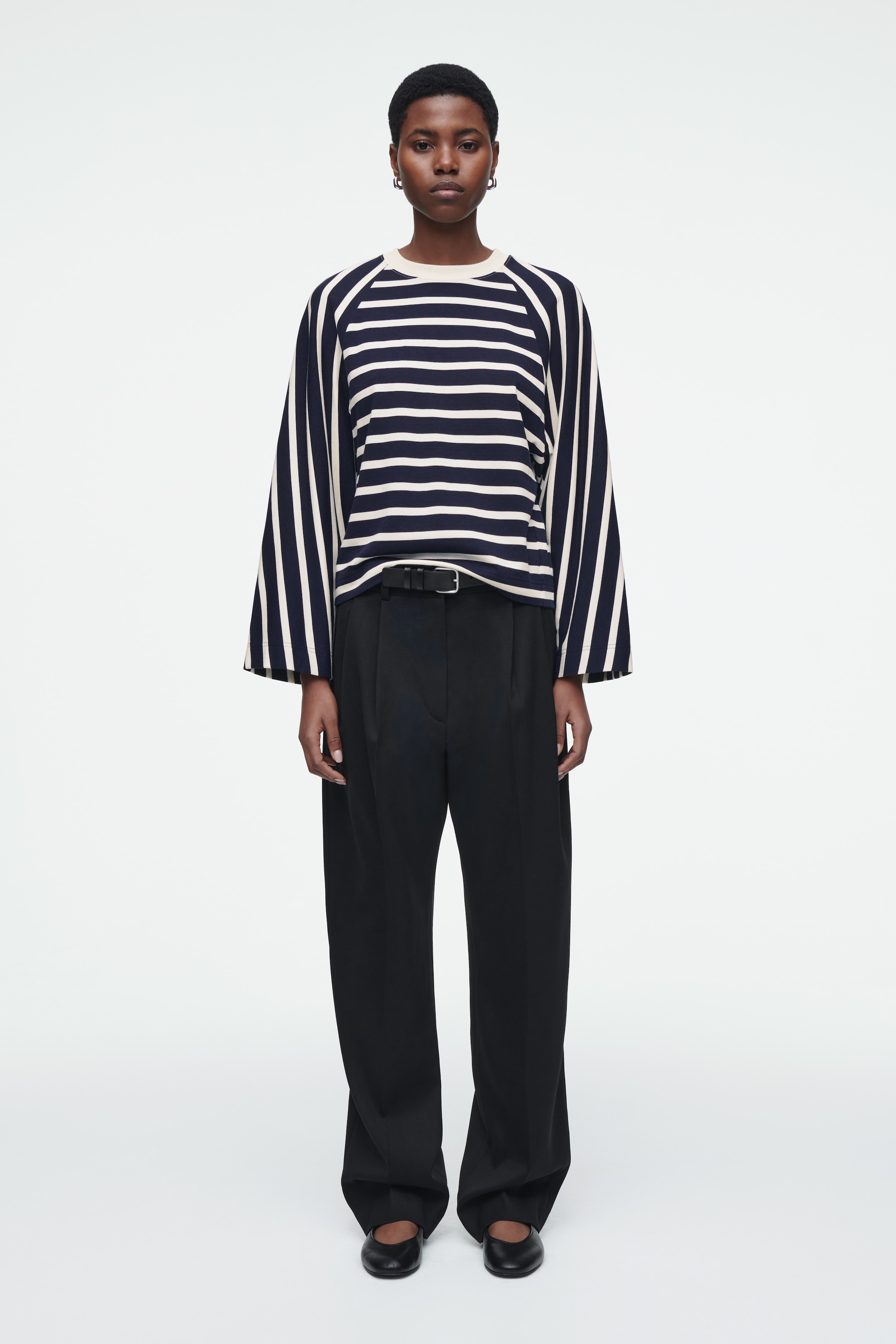 View larger image: BOXY LONG-SLEEVED T-SHIRT - NAVY / OFF-WHITE / STRIPED - Ladies | H&M GB 4