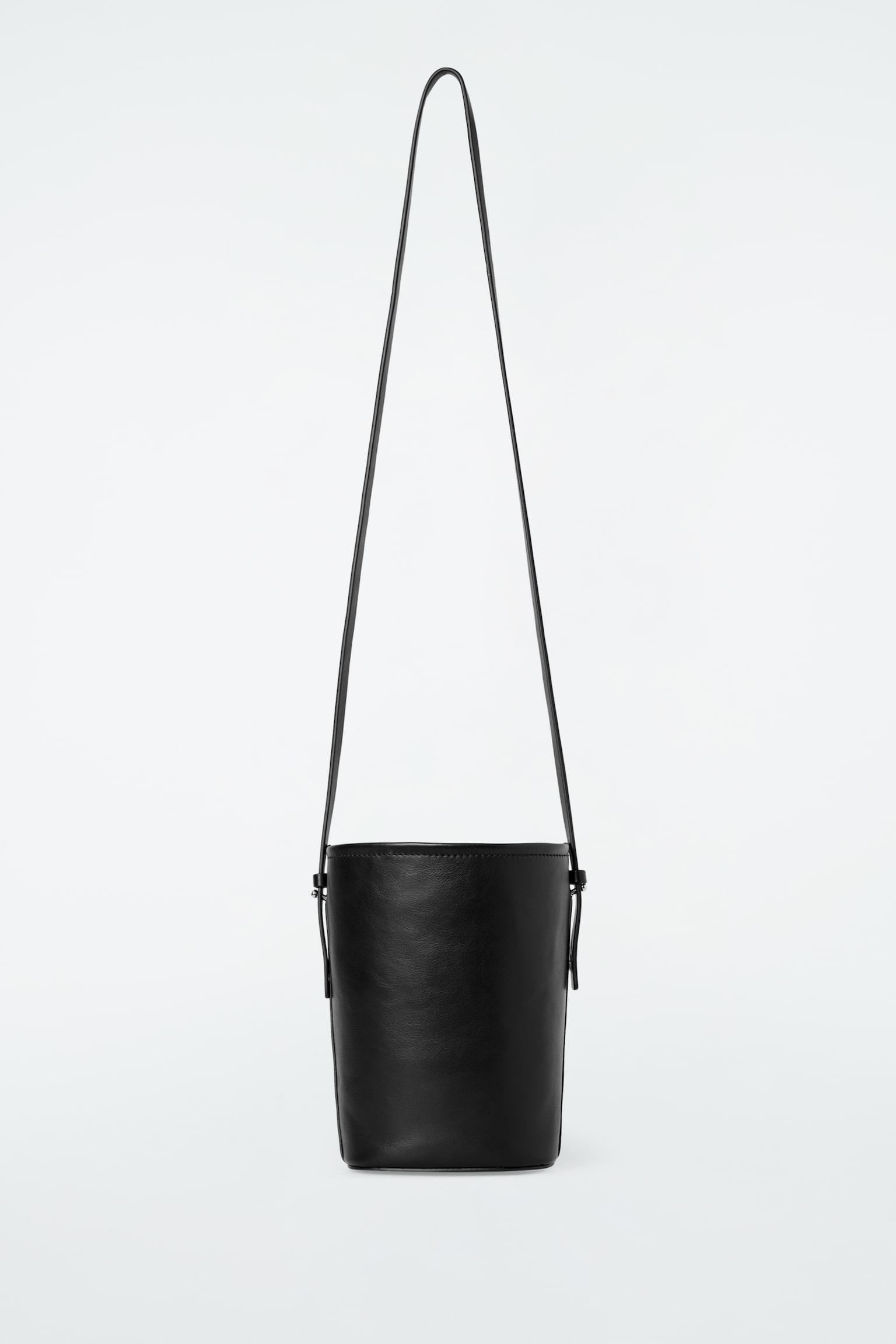 BOLSO BUCKET MINI - PIEL - NEGRO - 2