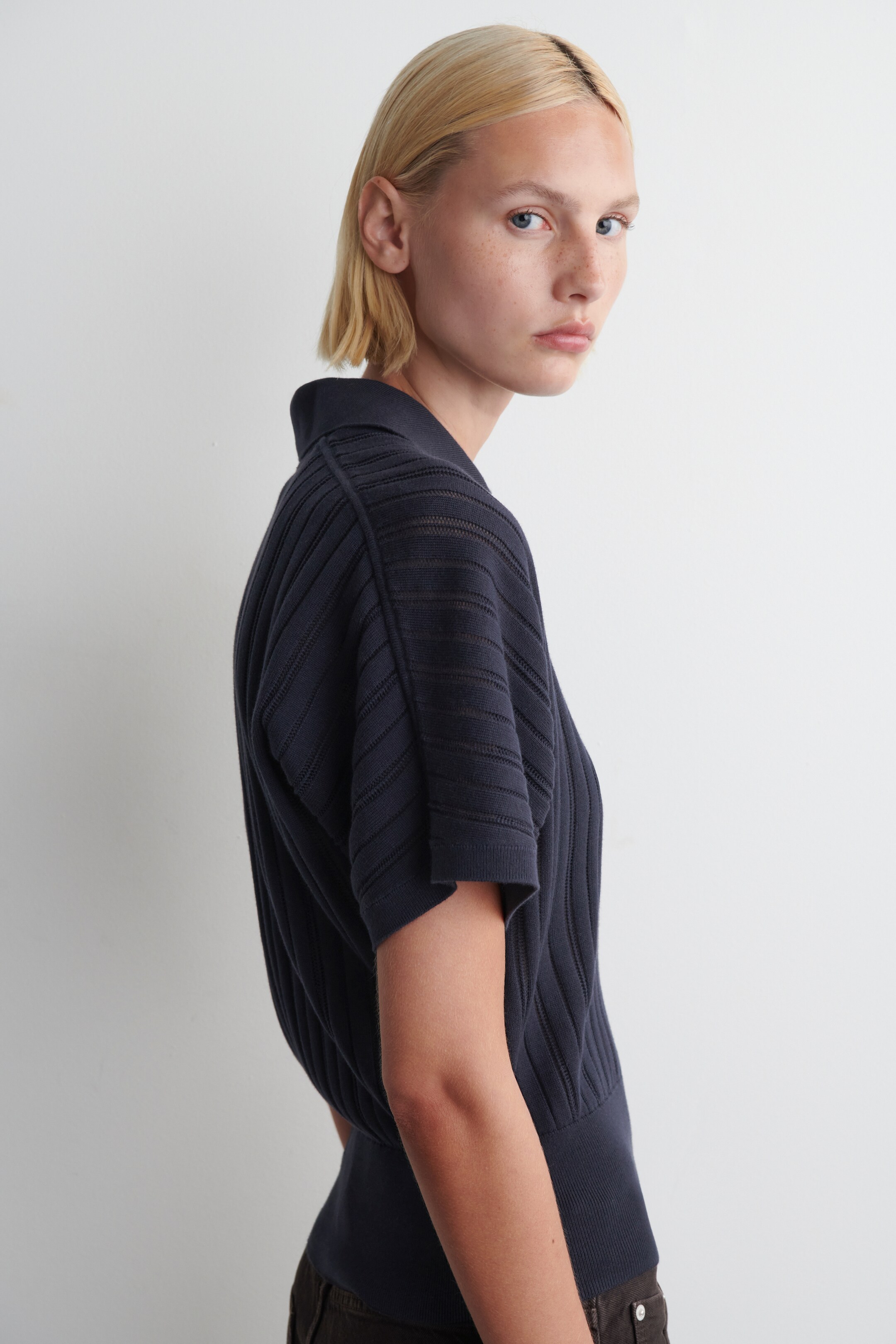 Ver imagen más grande: CAMISA DE ALGODÓN EN PUNTO POINTELLE - AZUL MARINO - MUJER | H&M ES 4