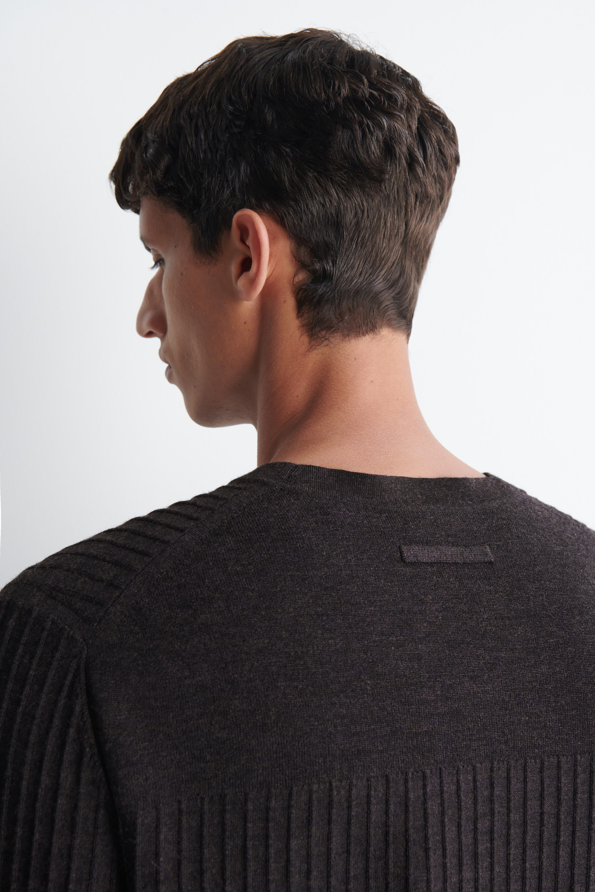 RIBBED FINE MERINO WOOL V-NECK CARDIGAN - thumbnail 4