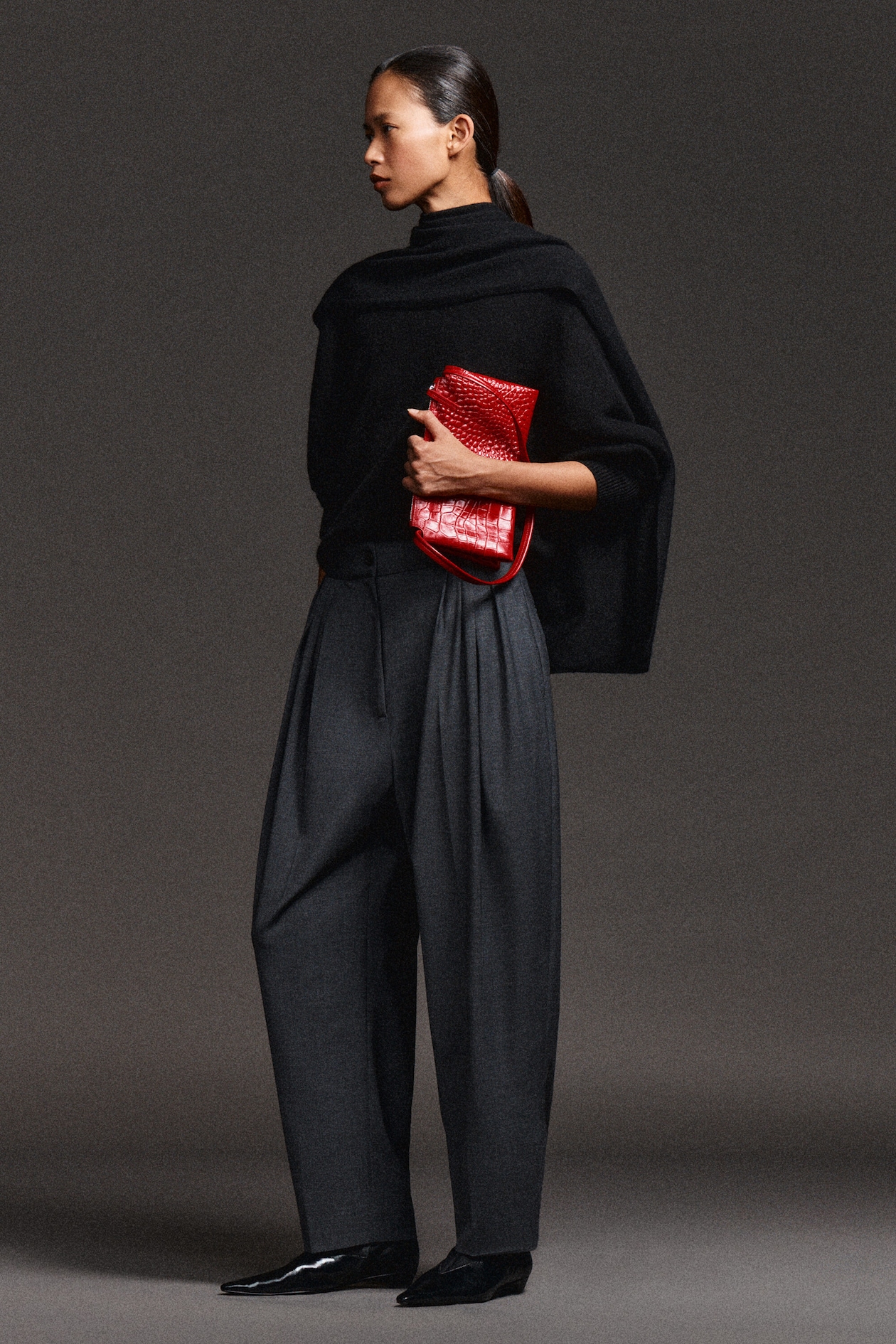 PLEATED WOOL-BLEND TAPERED TROUSERS — GREY MÉLANGE