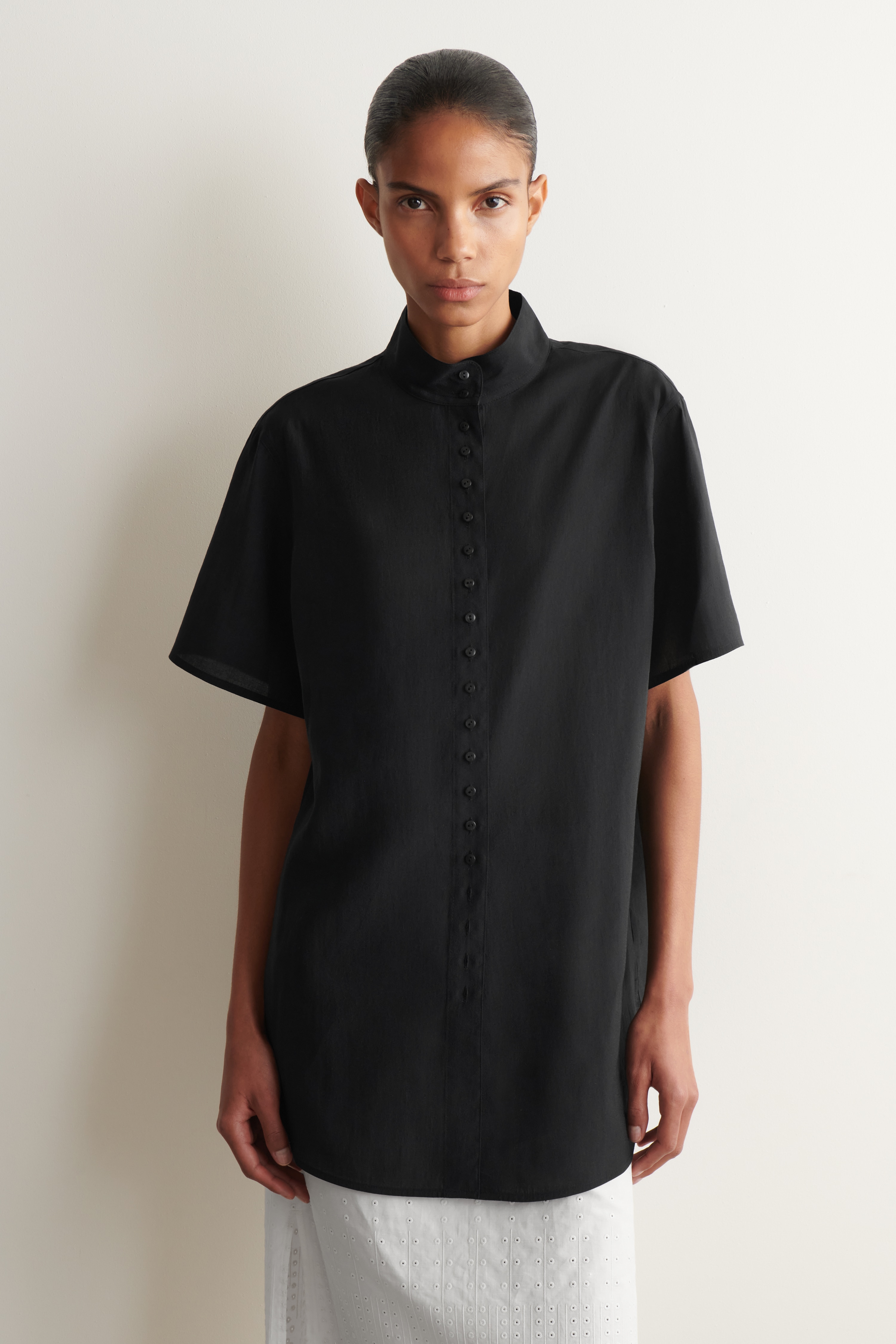 Camisa fluida com gola alta - PRETO/CASTANHO CLARO