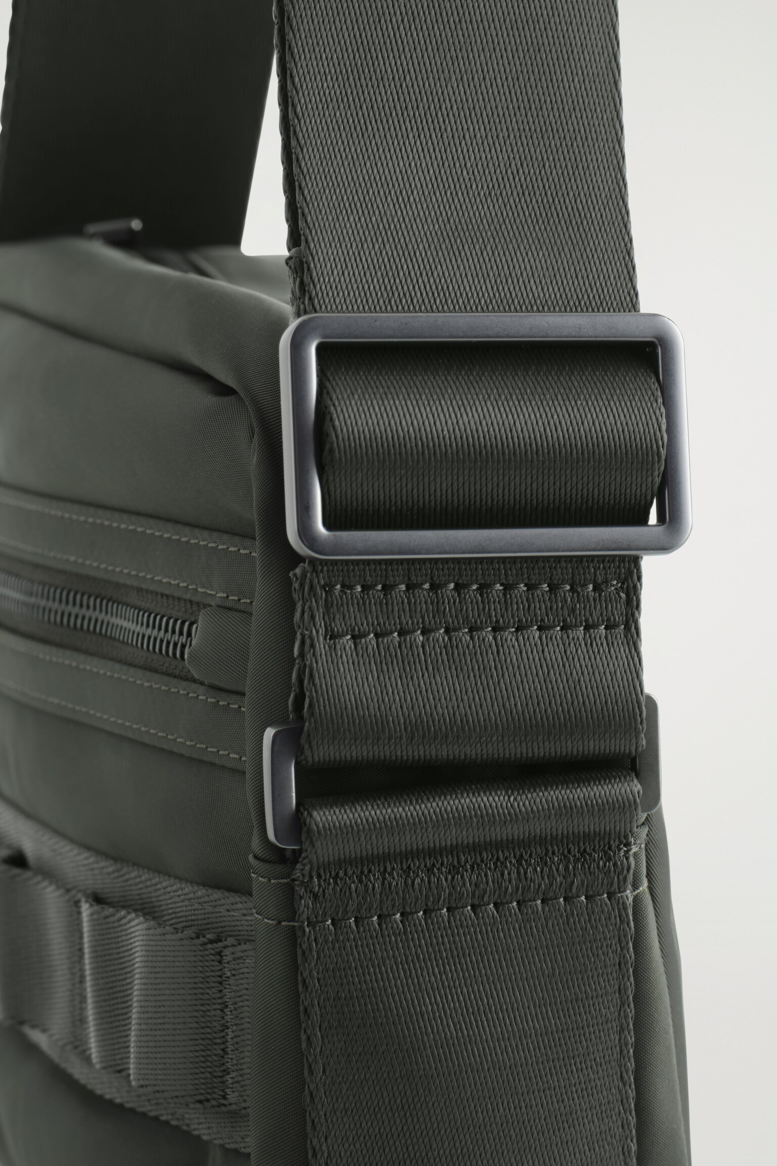 CROSSBODY TAŠKA TRANSIT - NYLON - KHAKI/TMAVĚ MODRÁ/ŠEDÁ - 4