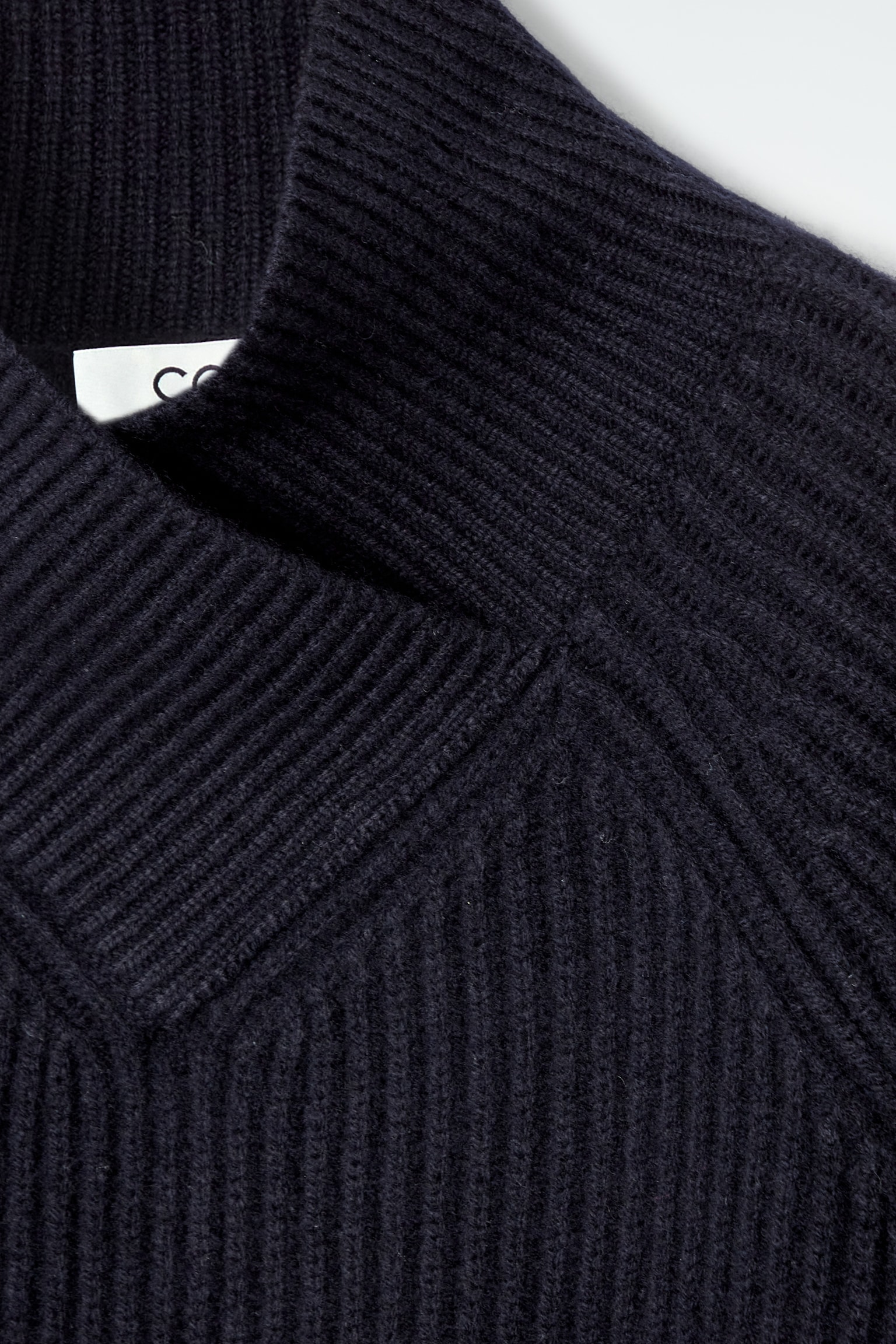 MAGLIONE IN LANA MERINO CON COLLO AVVOLGENTE - BLU NAVY / CREMA - 5