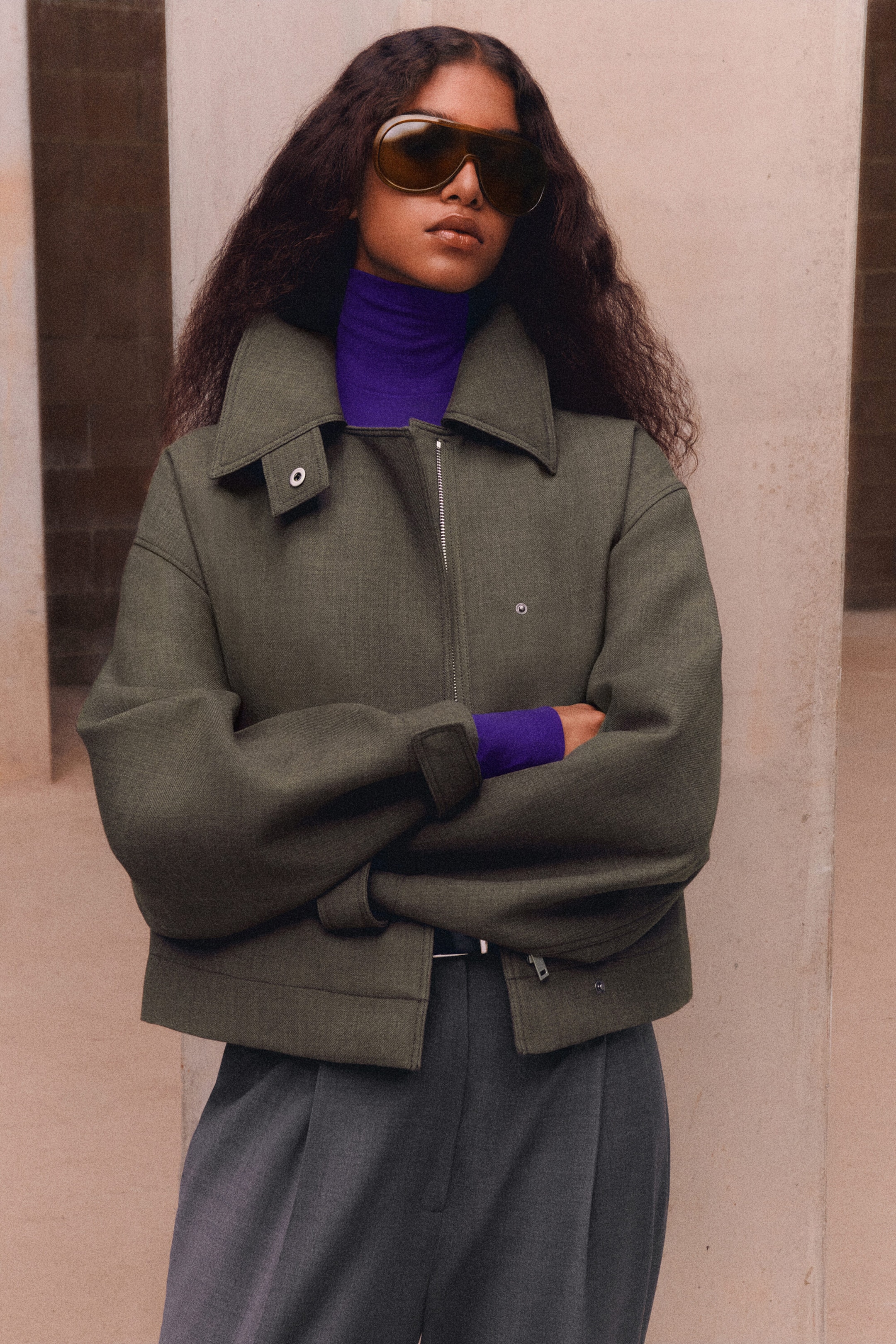 ABGERUNDETE JACKE AUS WOLL-MIX IM TRENCHCOAT-STIL
