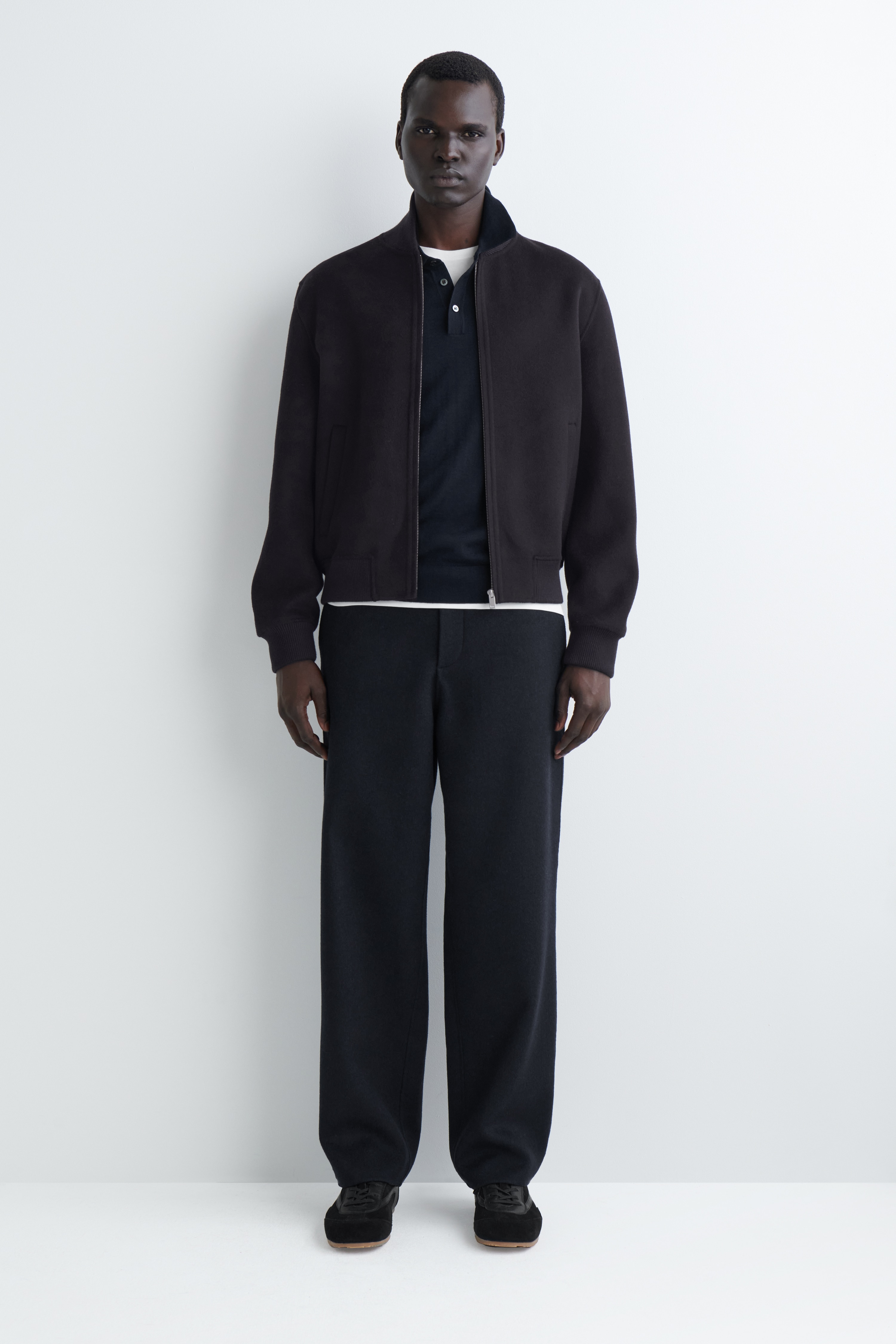 WEŁNIANE SPODNIE ZE ZWĘŻANYMI NOGAWKAMI - GRANATOWY