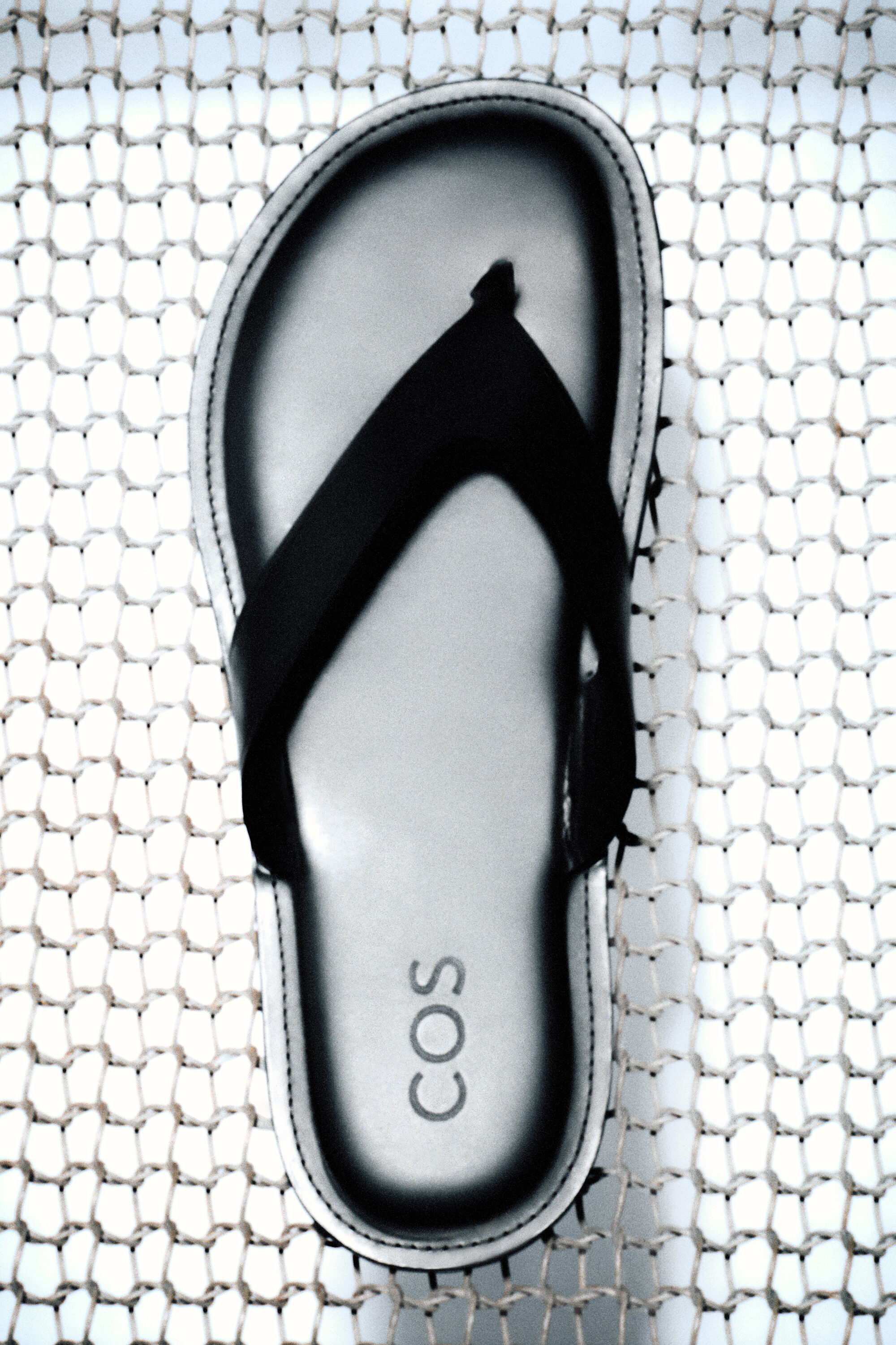 LEATHER FLIP FLOPS - BLACK | COS US