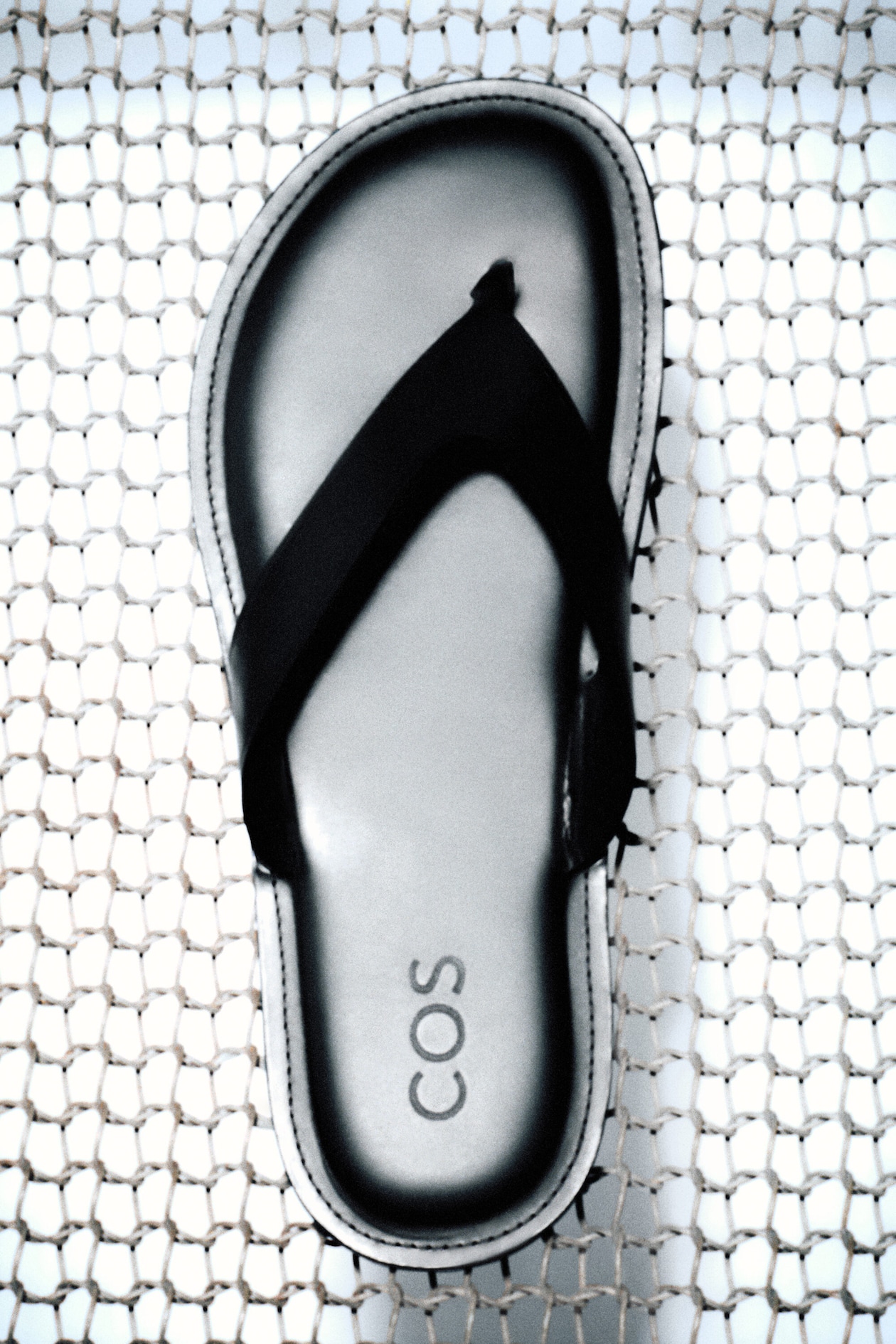 LEATHER FLIP FLOPS — BLACK