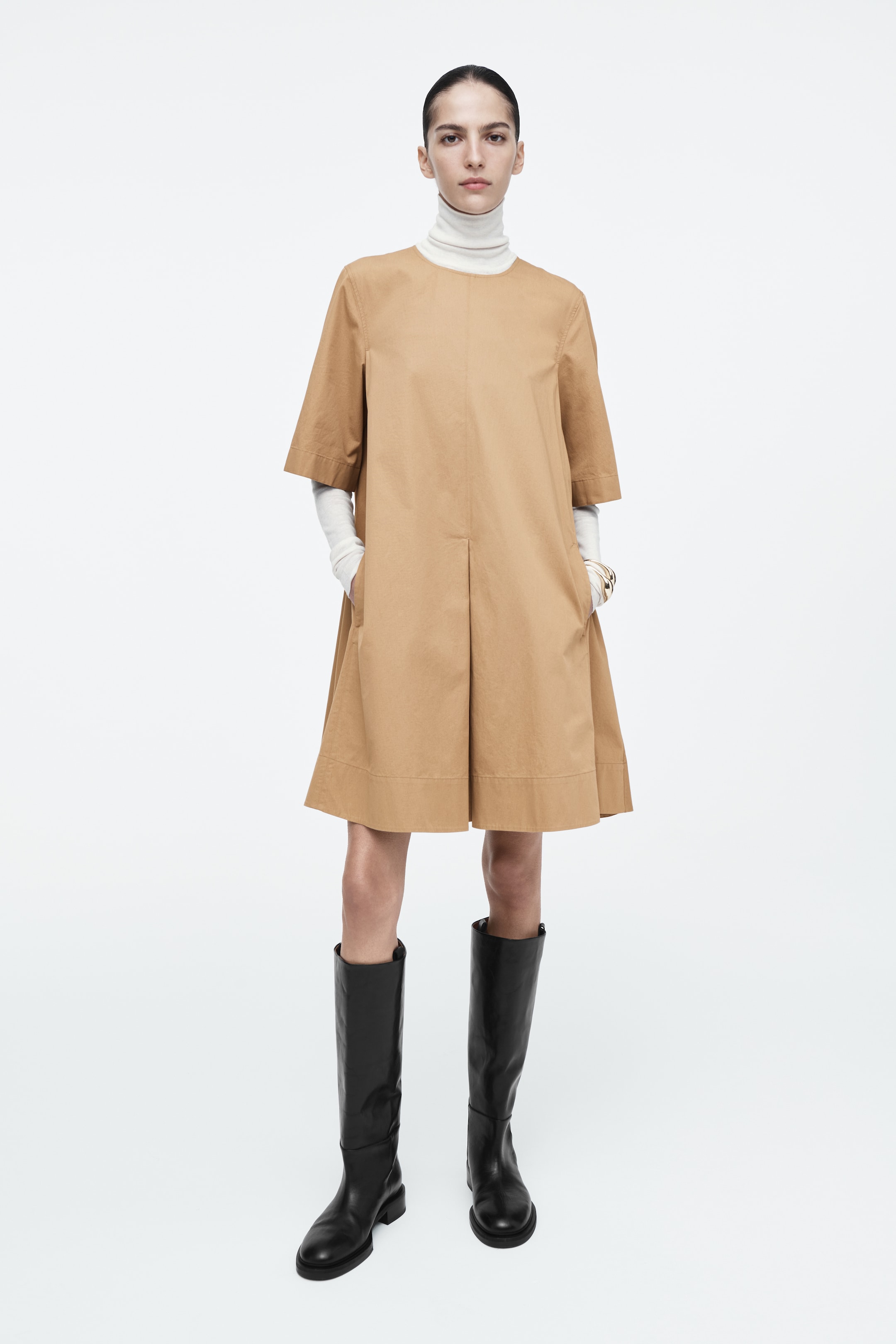 Grösseres Bild ansehen: MINIKLEID AUS BAUMWOLLE MIT FALTEN - BEIGE - DAMEN | H&M CH 1