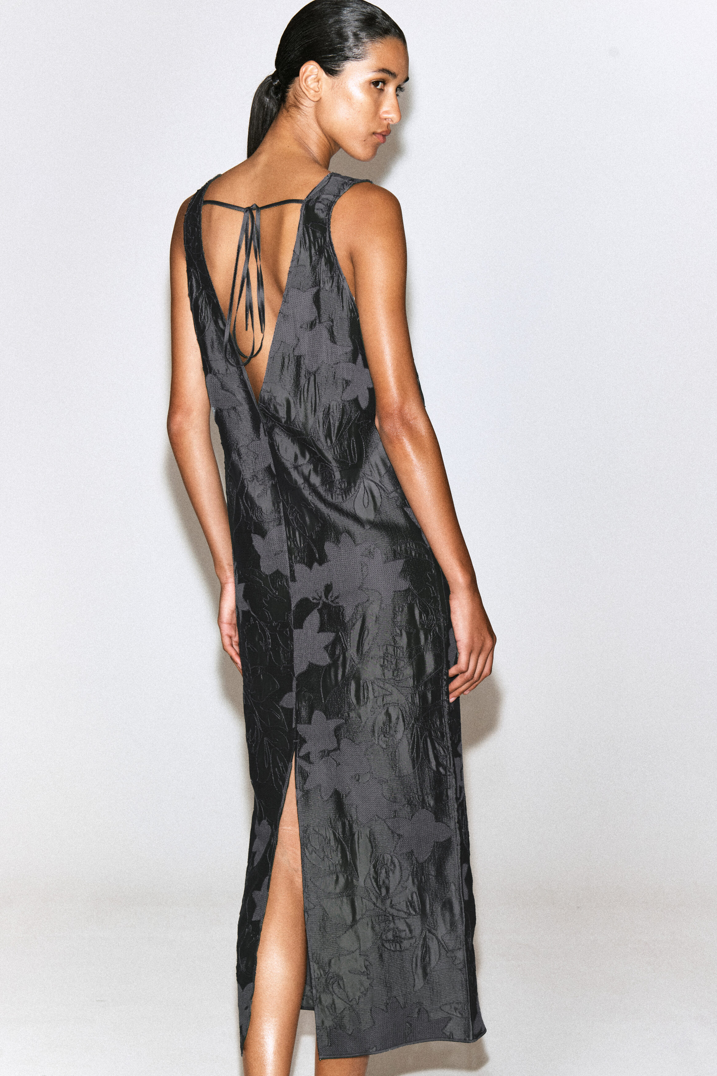 EMBROIDERED SHEER V-NECK DRESS - thumbnail 4