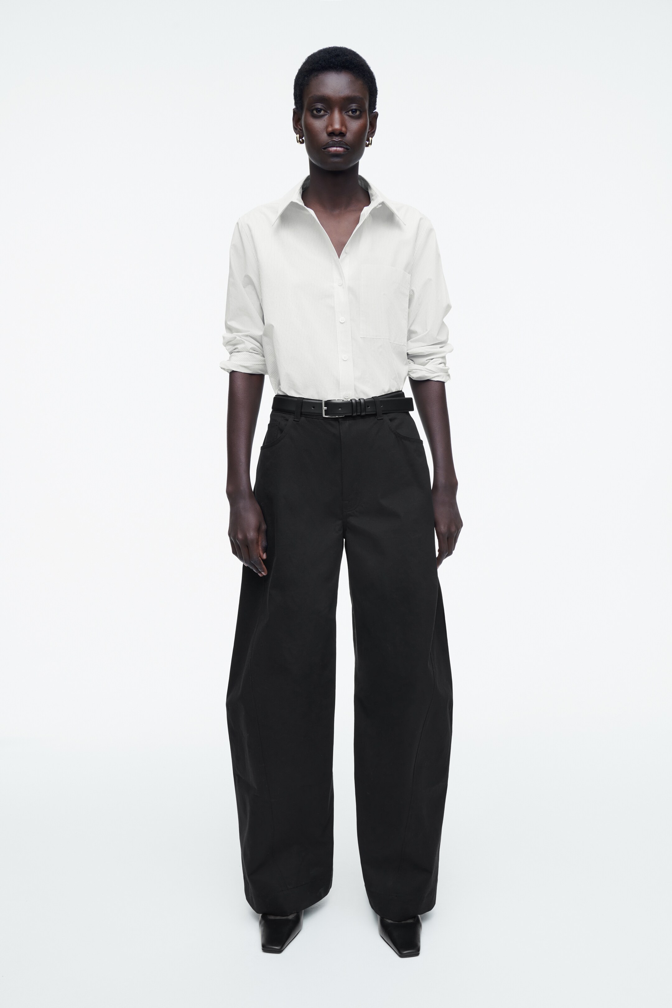 Vezi imaginea mai mare: CĂMAȘĂ DIN BUMBAC PIMA CROITĂ - IVORY / CU DUNGI FINE - FEMEI | H&M RO 2