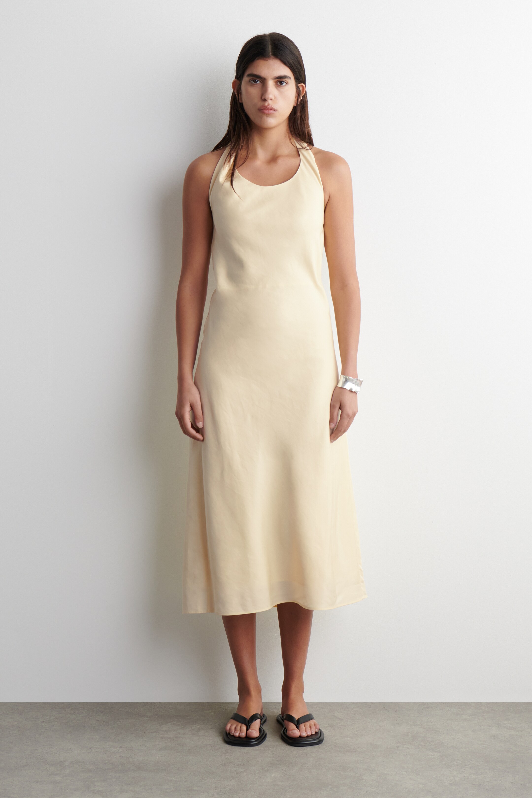 Agrandir l'image: ROBE ENCOLURE LICOU TORSADÉE EN LIN MÉLANGÉ - JAUNE BEURRE - FEMME | H&M FR 2