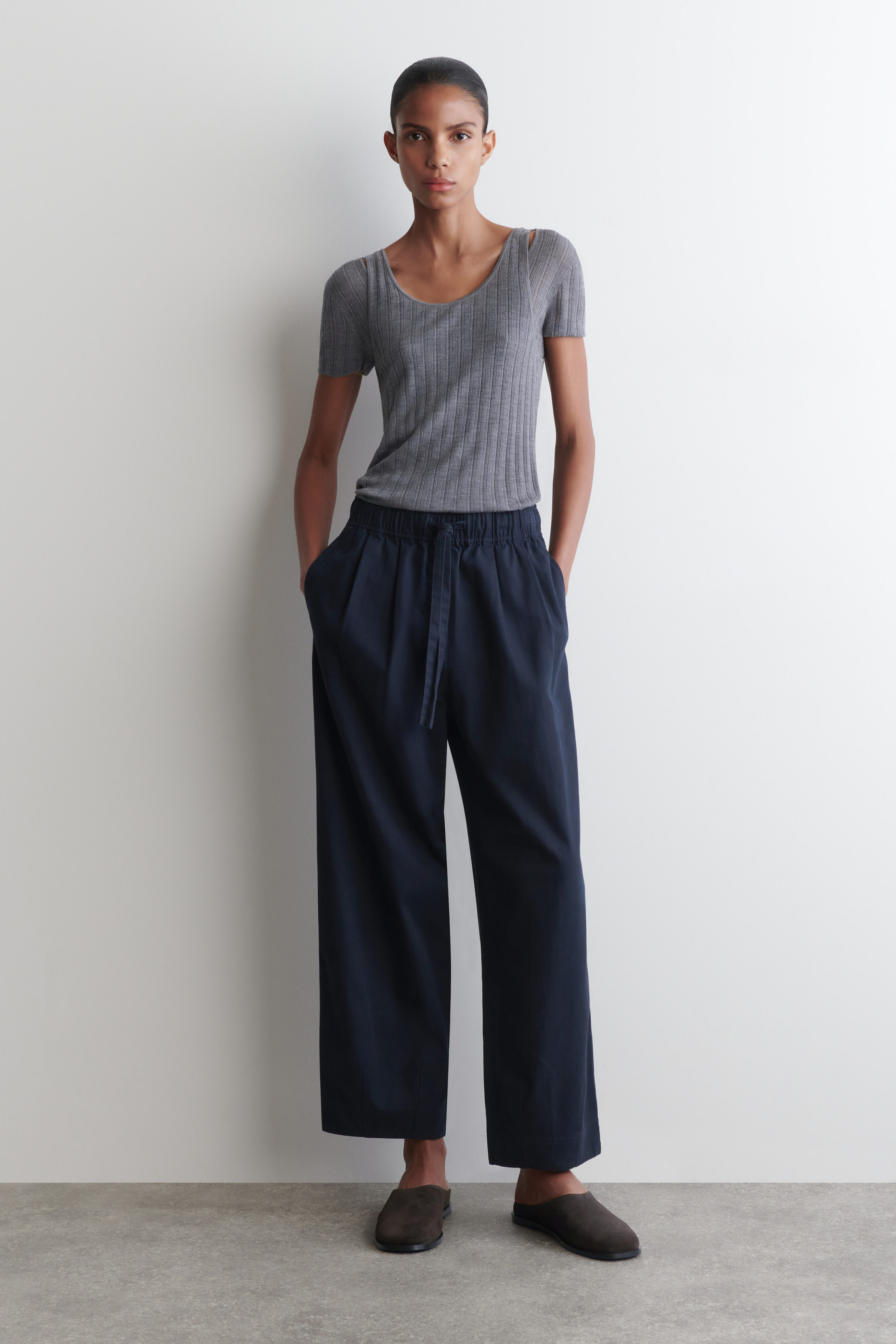 COTTON TAPERED DRAWSTRING PANTS - NAVY | COS