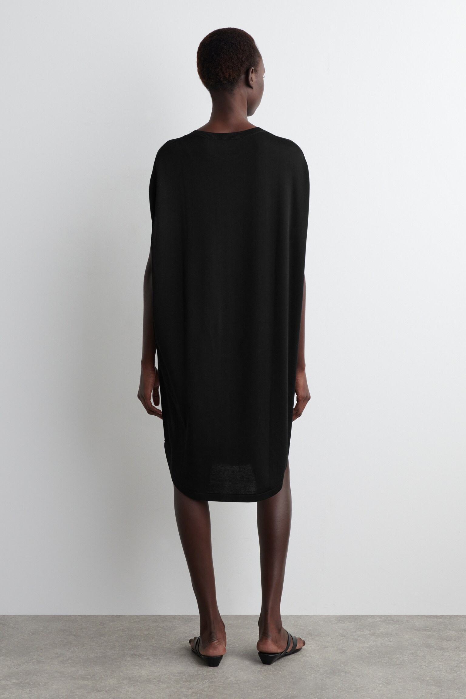 CIRCLE-CUT KNITTED DRESS - BLACK/WHITE - 7