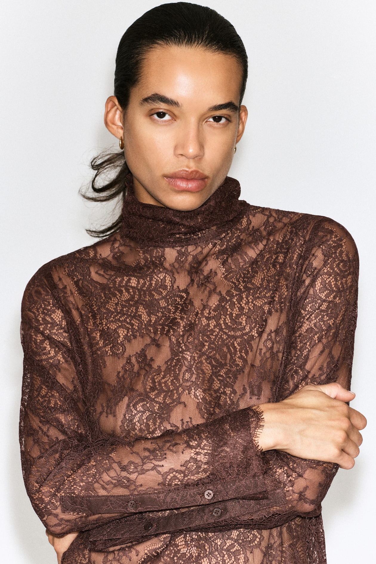TURTLENECK LACE TOP — BROWN