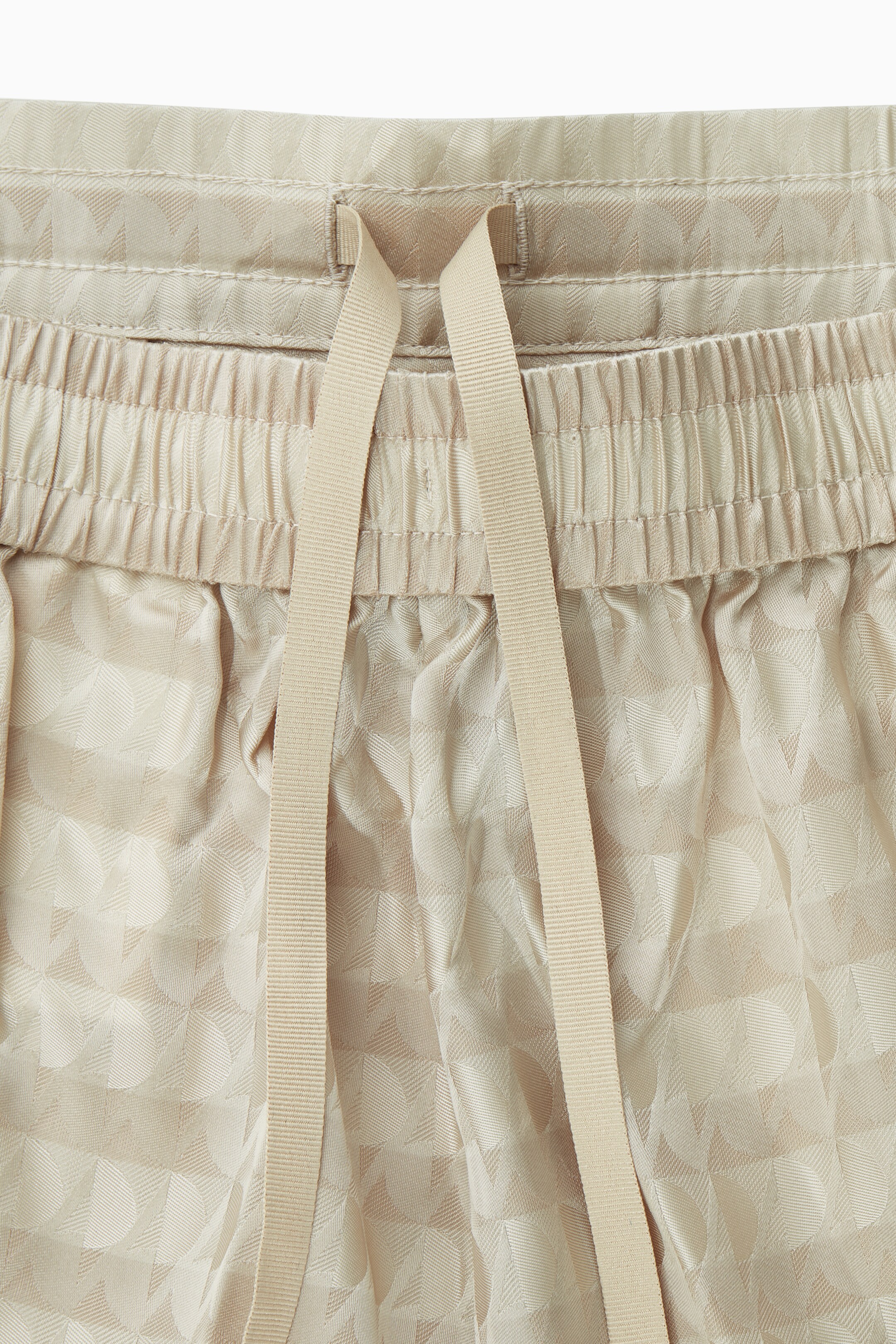 Grösseres Bild ansehen: SATINHOSE MIT GEOMETRISCHEM JACQUARDMUSTER - HELLBEIGE/GEOMETRISCH - DAMEN | H&M CH 2