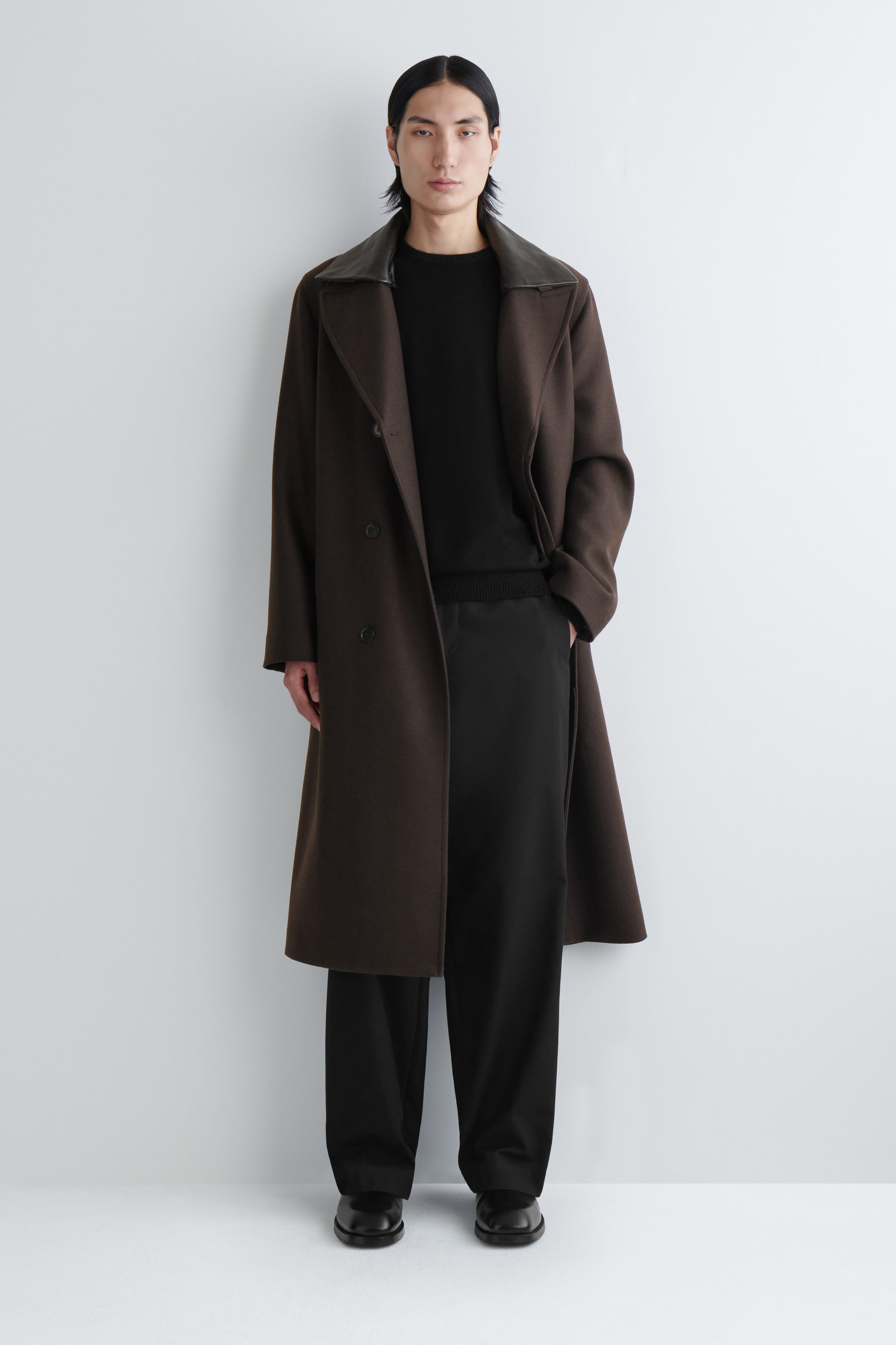 SQUARE-TOE LEATHER CHELSEA BOOTS - BLACK | COS US
