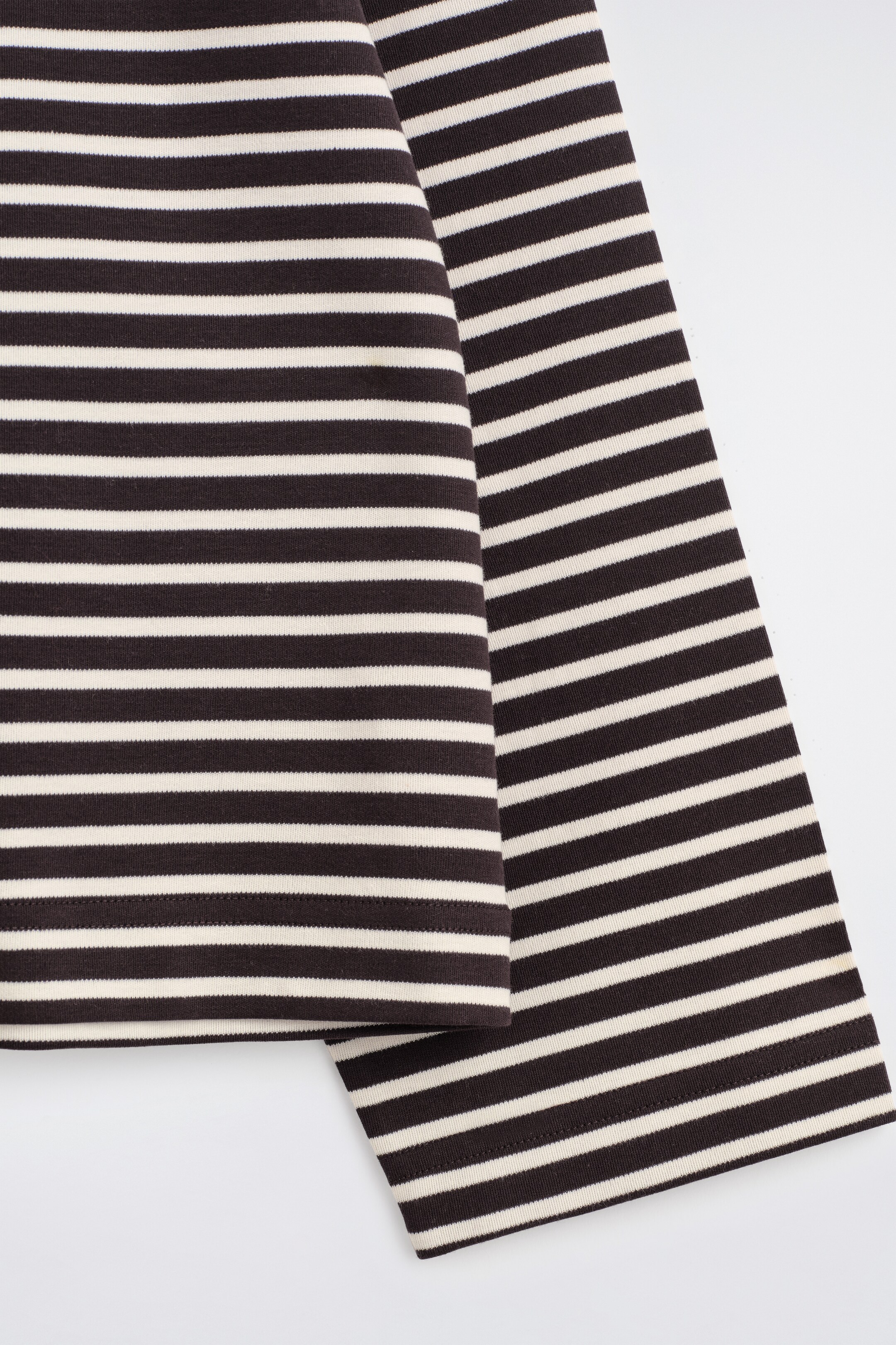 Visa större bild: LÅNGÄRMAD T-SHIRT I JERSEY INTERLOCK - BROWN / ECRU / STRIPED - HERR | H&M SE 7