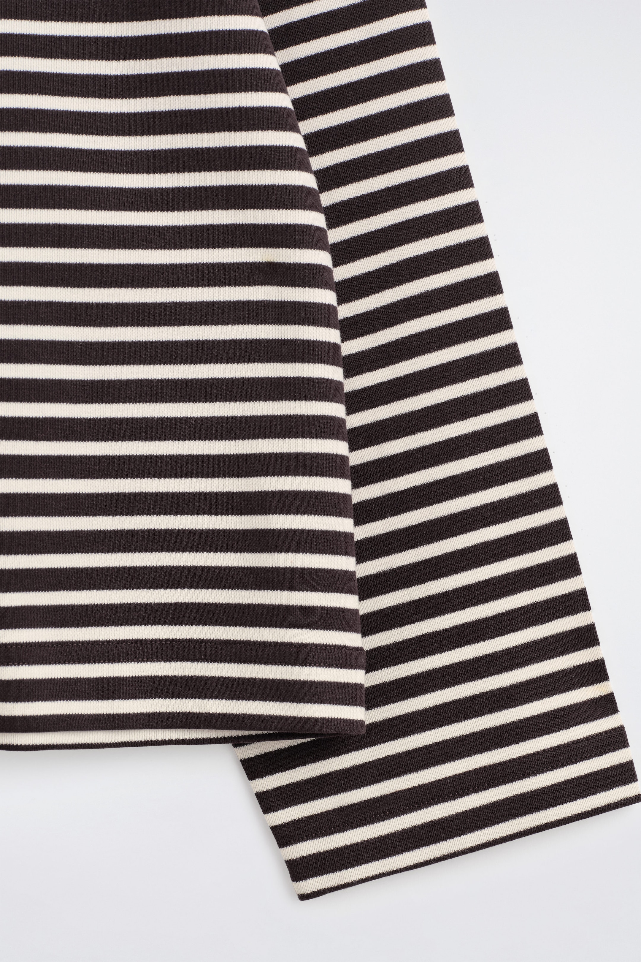 StillMedia/DescriptiveDetail