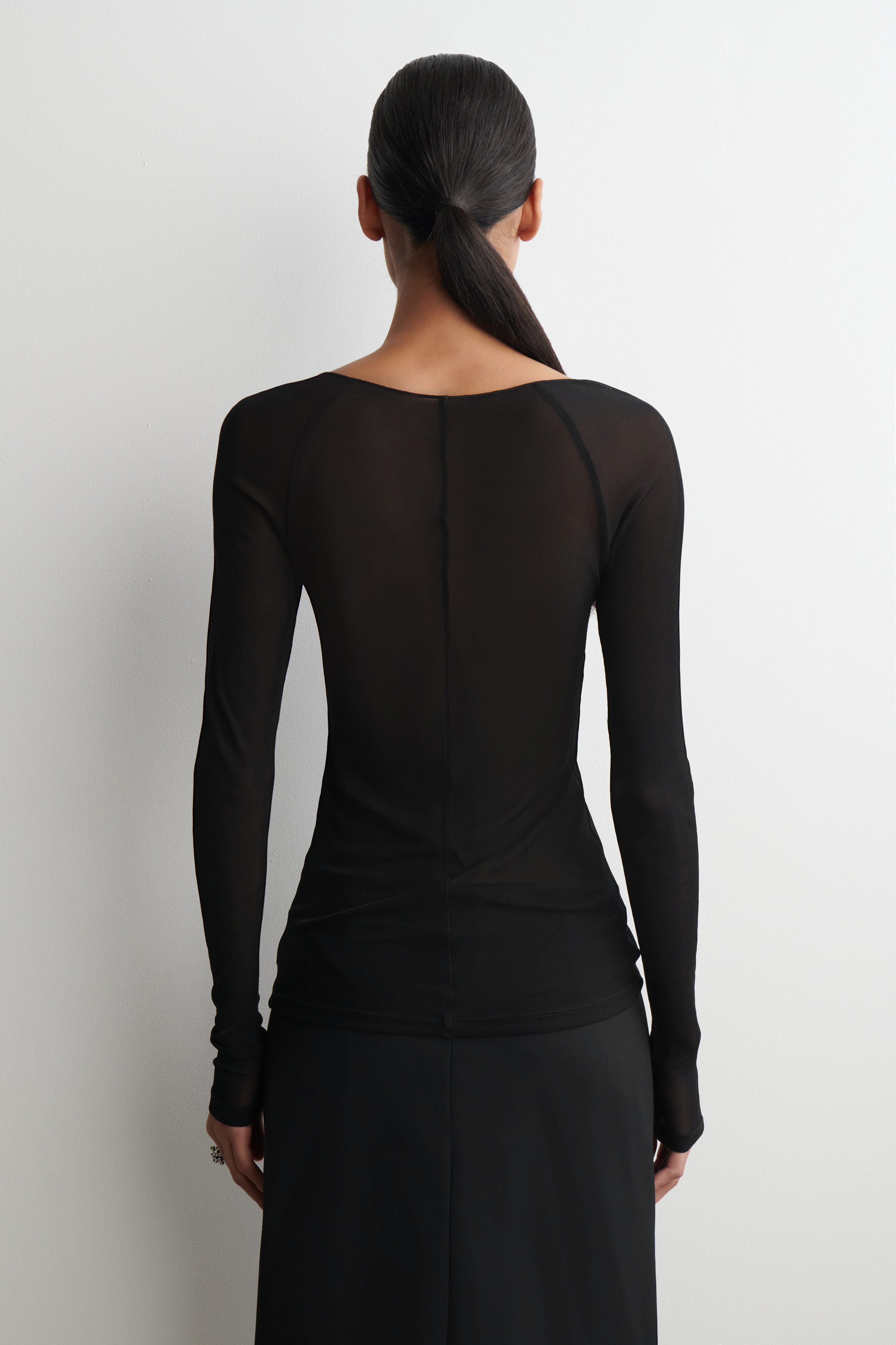 SILK LONG-SLEVELED TOP - BLACK | COS US
