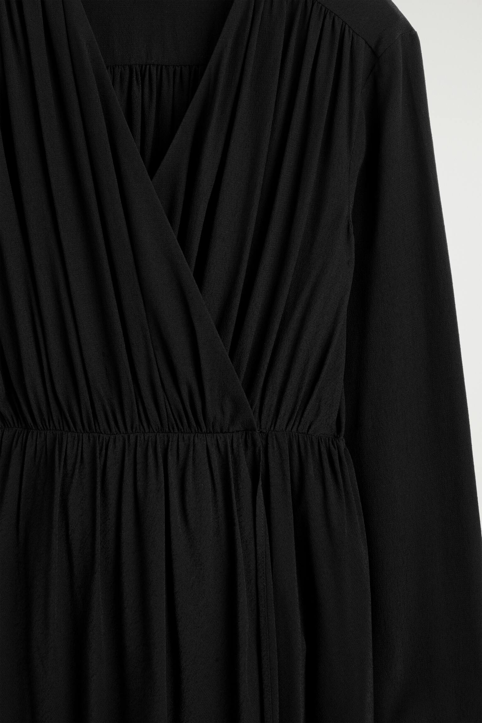 NAHRNUTÉ MIDI ZAVINOVACIE ŠATY - ČIERNA - 3