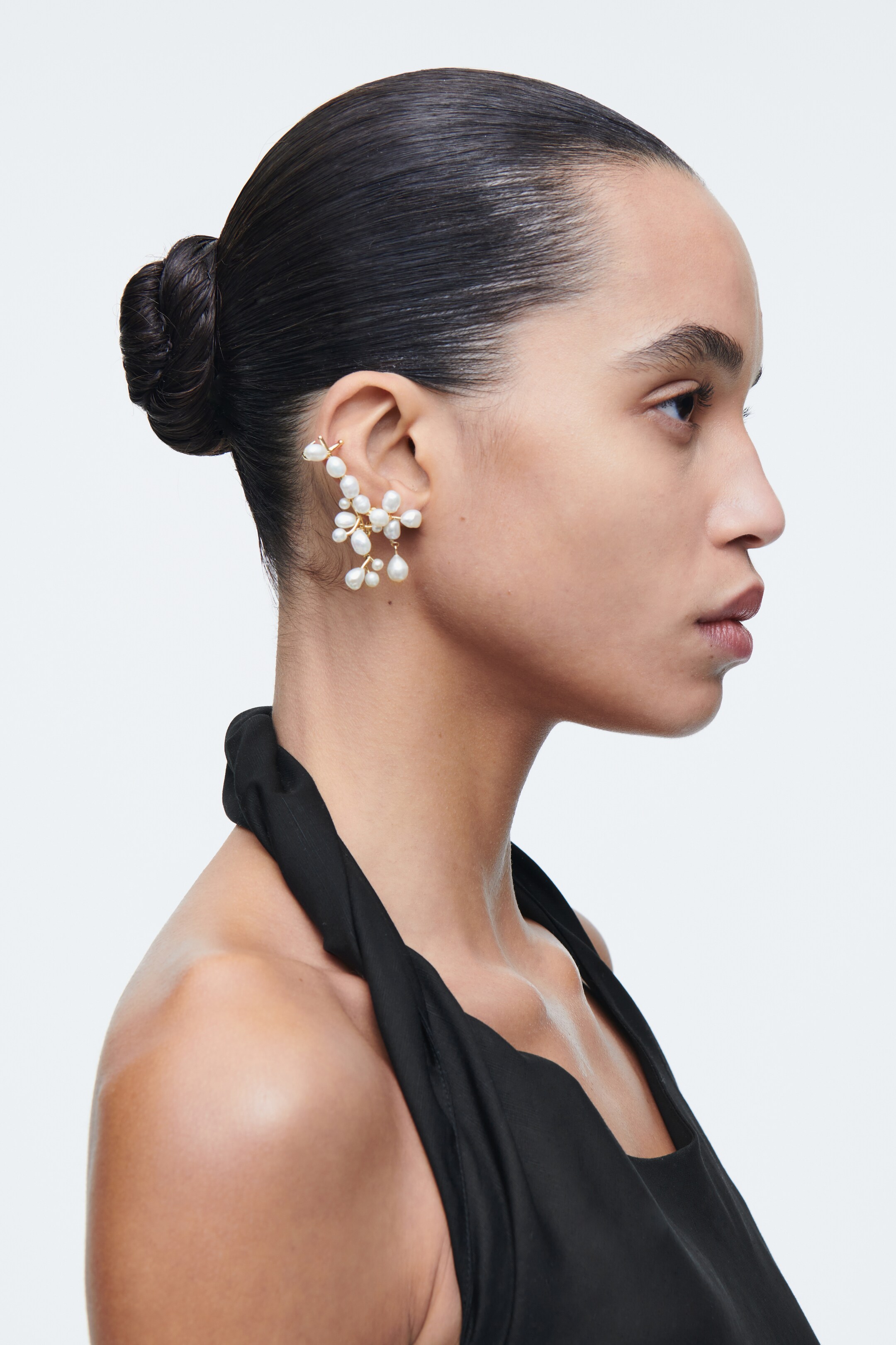 View larger image: MISMATCHED FRESHWATER PEARL CLIP-ON EARRINGS - GOLD / PEARL - Ladies | H&M GB 3