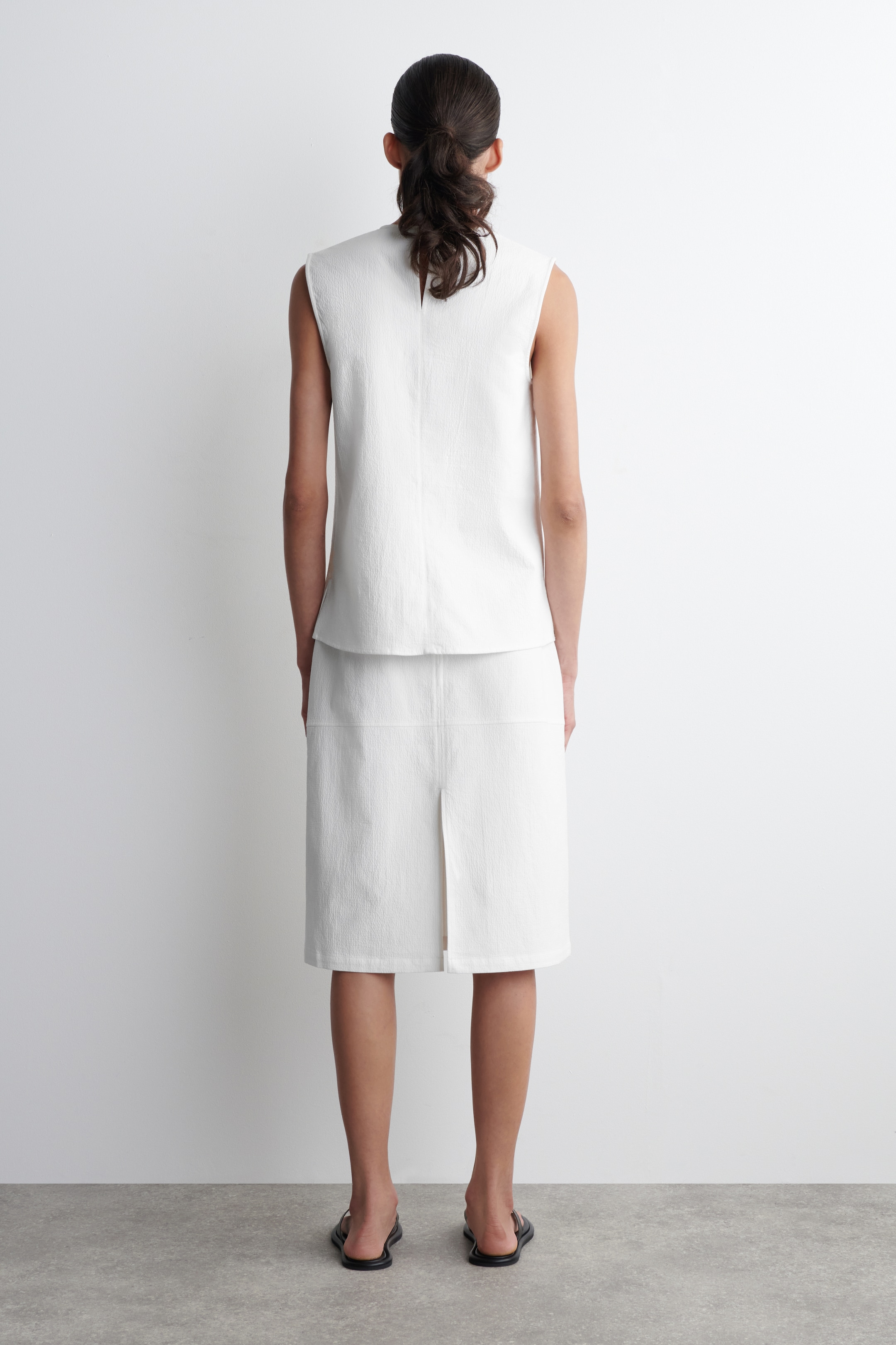 Grösseres Bild ansehen: ÄRMELLOSES OBERTEIL AUS BAUMWOLL-SEERSUCKER - WEISS - DAMEN | H&M CH 3