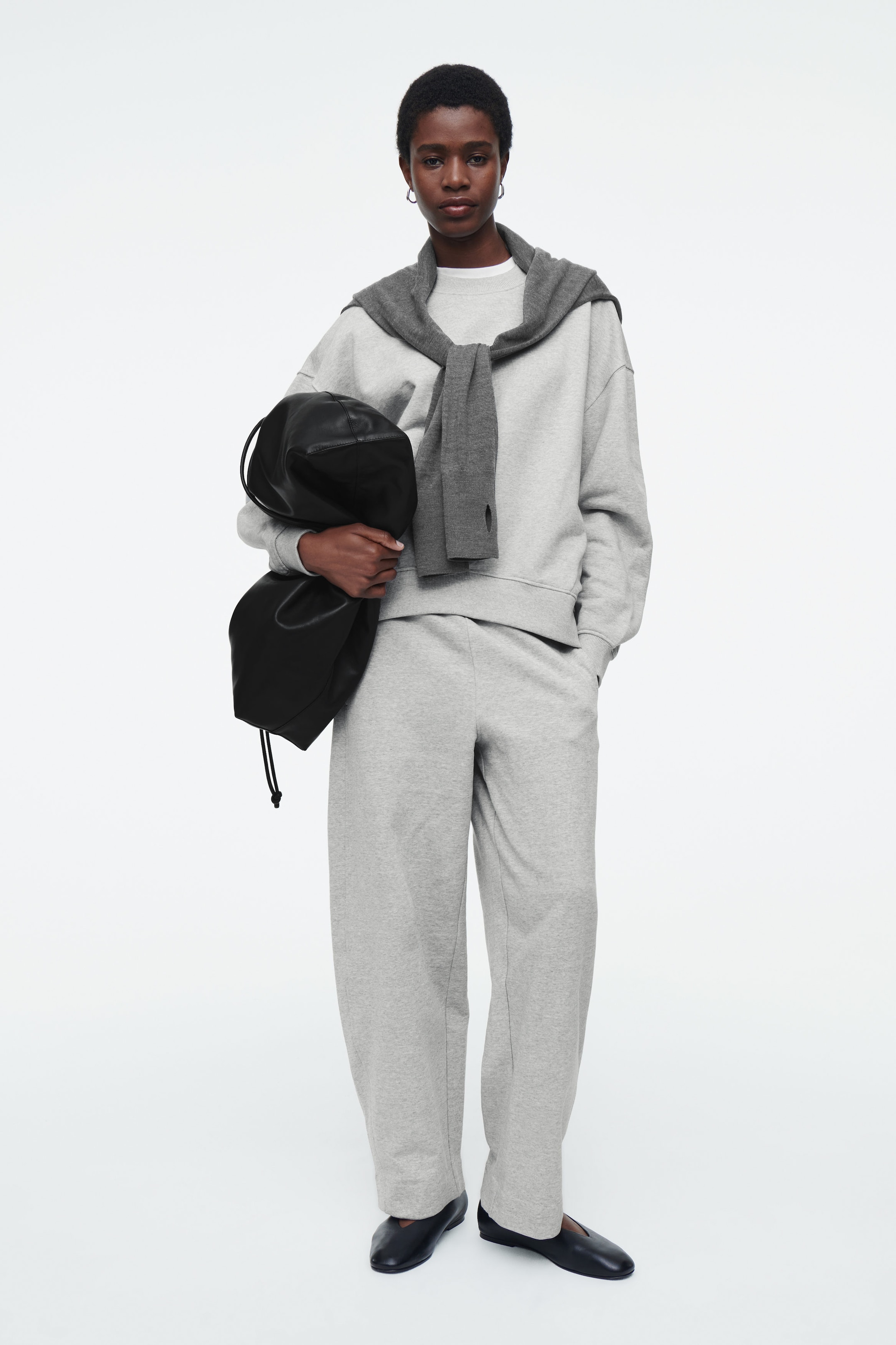CLASSIC CREW-NECK SWEATSHIRT