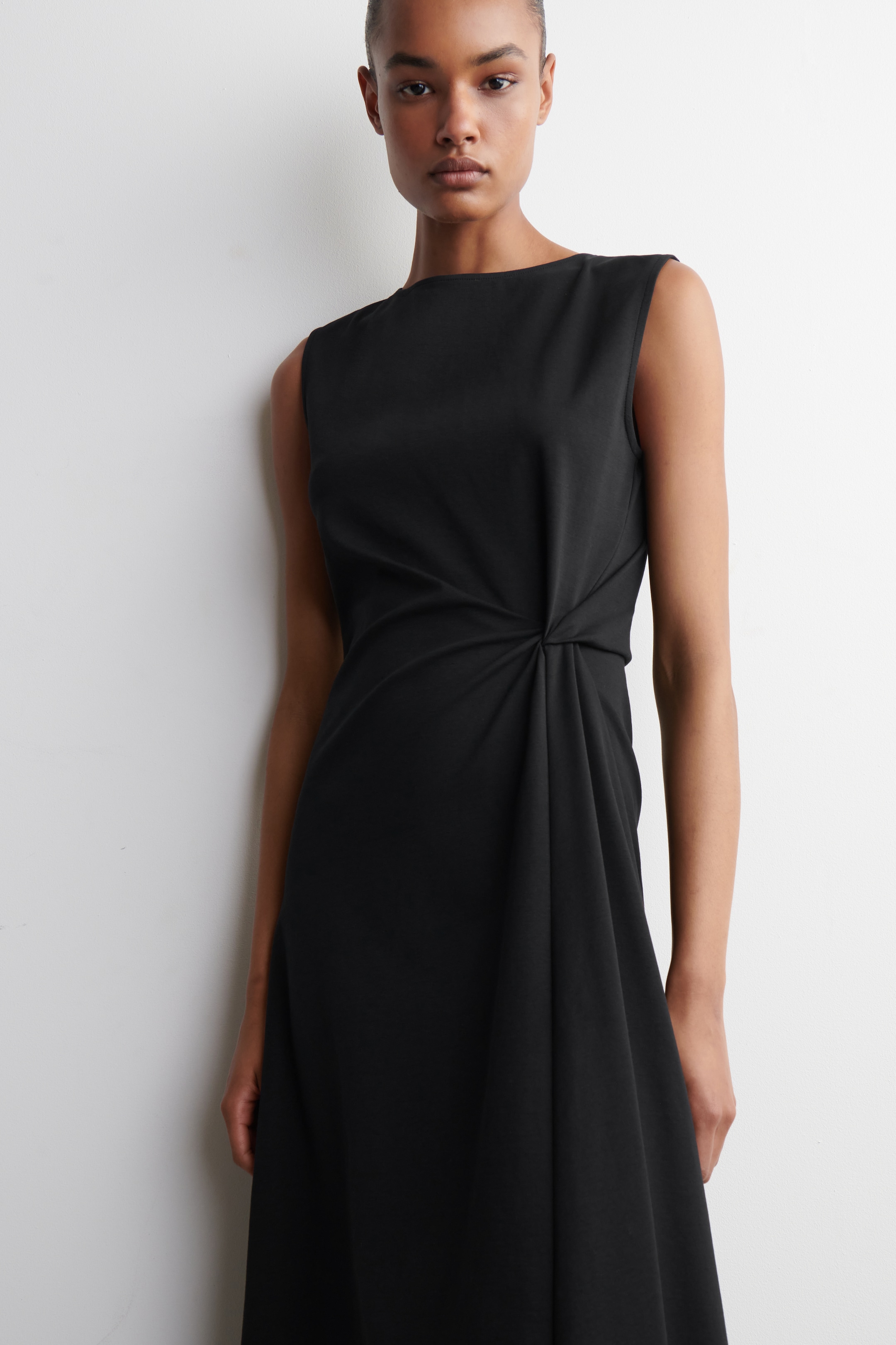 Größeres Bild anzeigen: MIDIKLEID MIT TWIST-DETAIL - SCHWARZ - Ladies | H&M AT 4