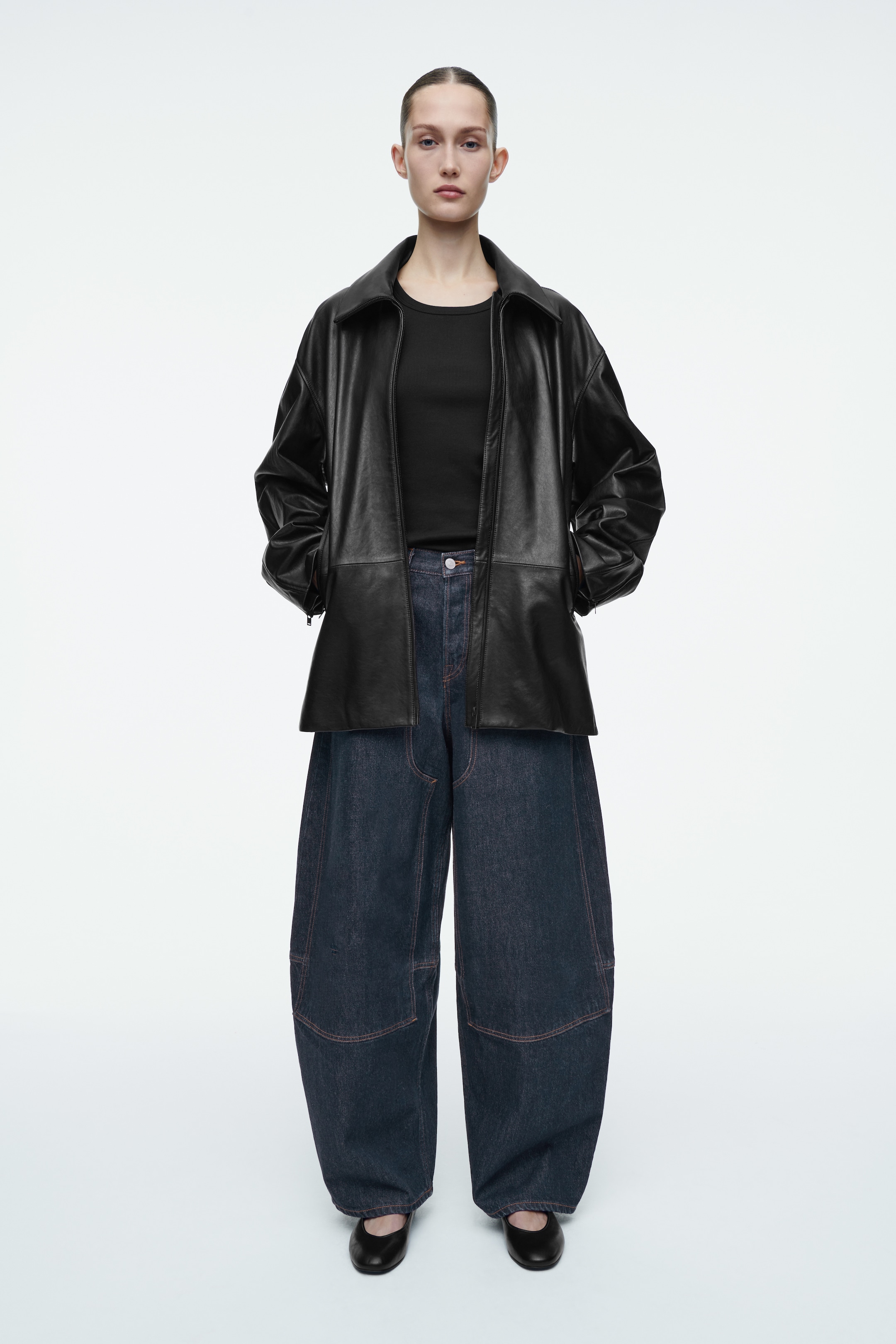 Größeres Bild anzeigen: RAW-DENIM-HOSE MIT BARREL-BEIN IM WESTERNSTIL - INDIGOBLAU - Ladies | H&M AT 1