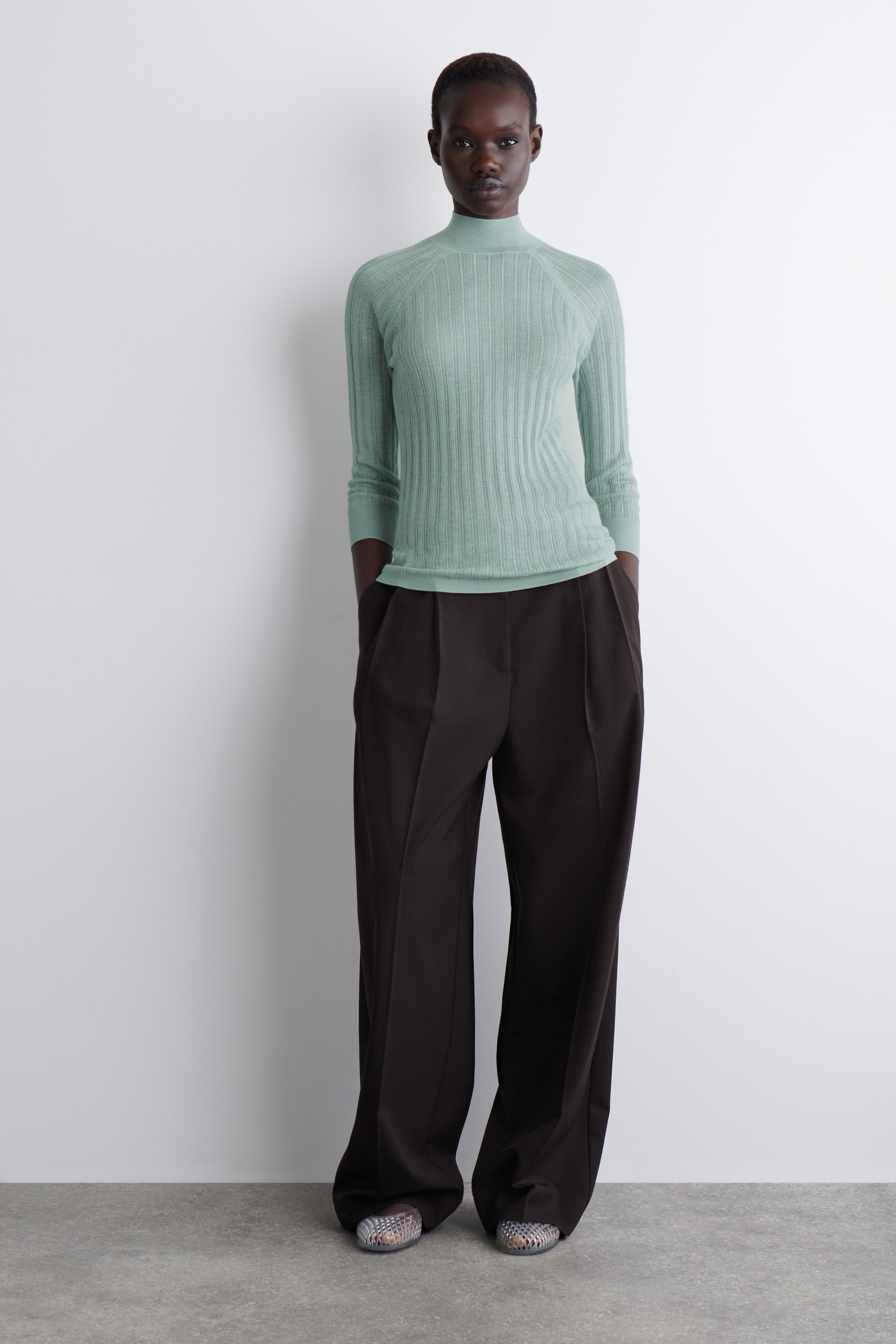 Visa större bild: SKIR RIBBSTICKAD TOPP - FLERA FÄRGER - DAM | H&M SE 2