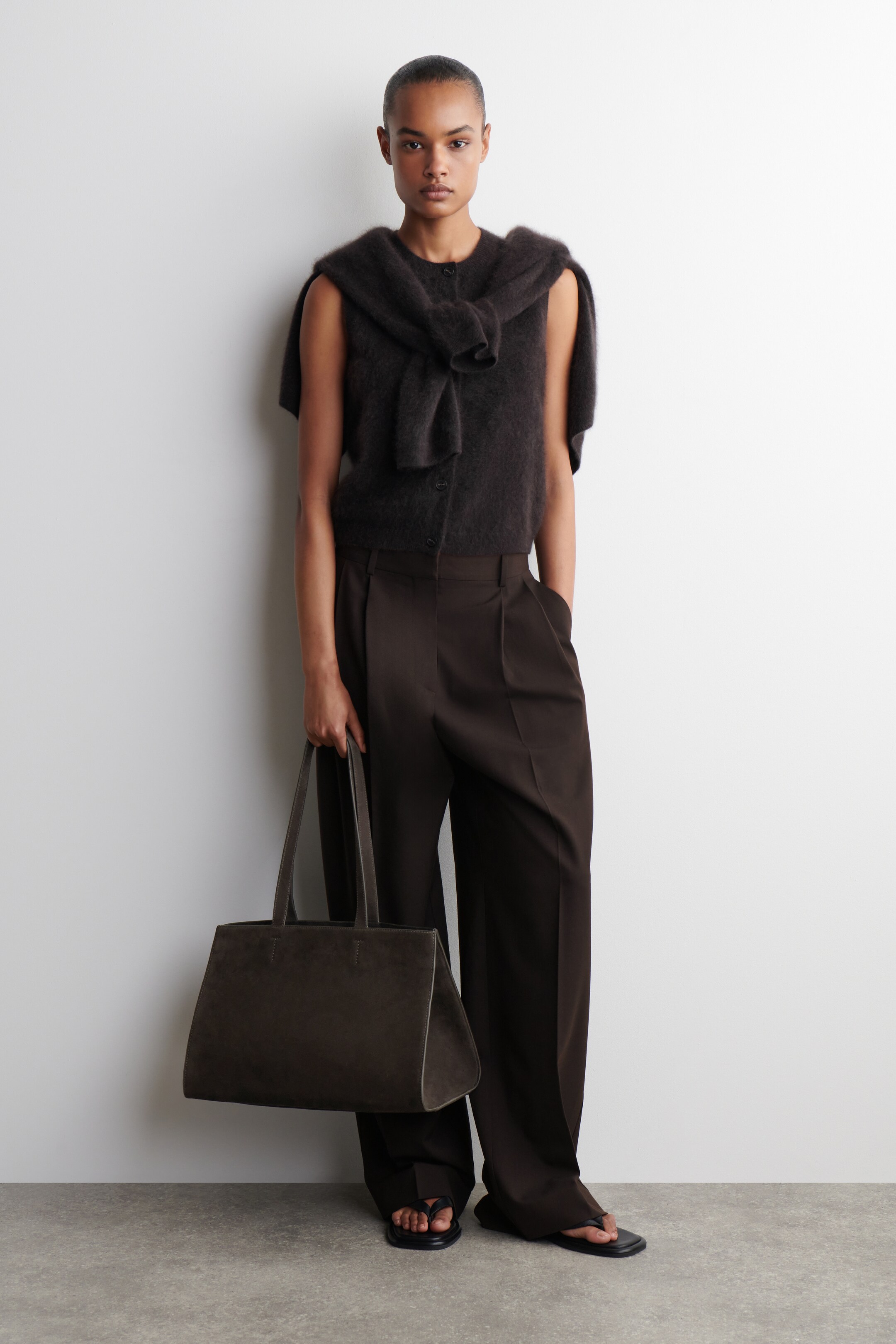 Grösseres Bild ansehen: GALLERY TOTE BAG – VELOURSLEDER - DUNKELBRAUN - DAMEN | H&M CH 2