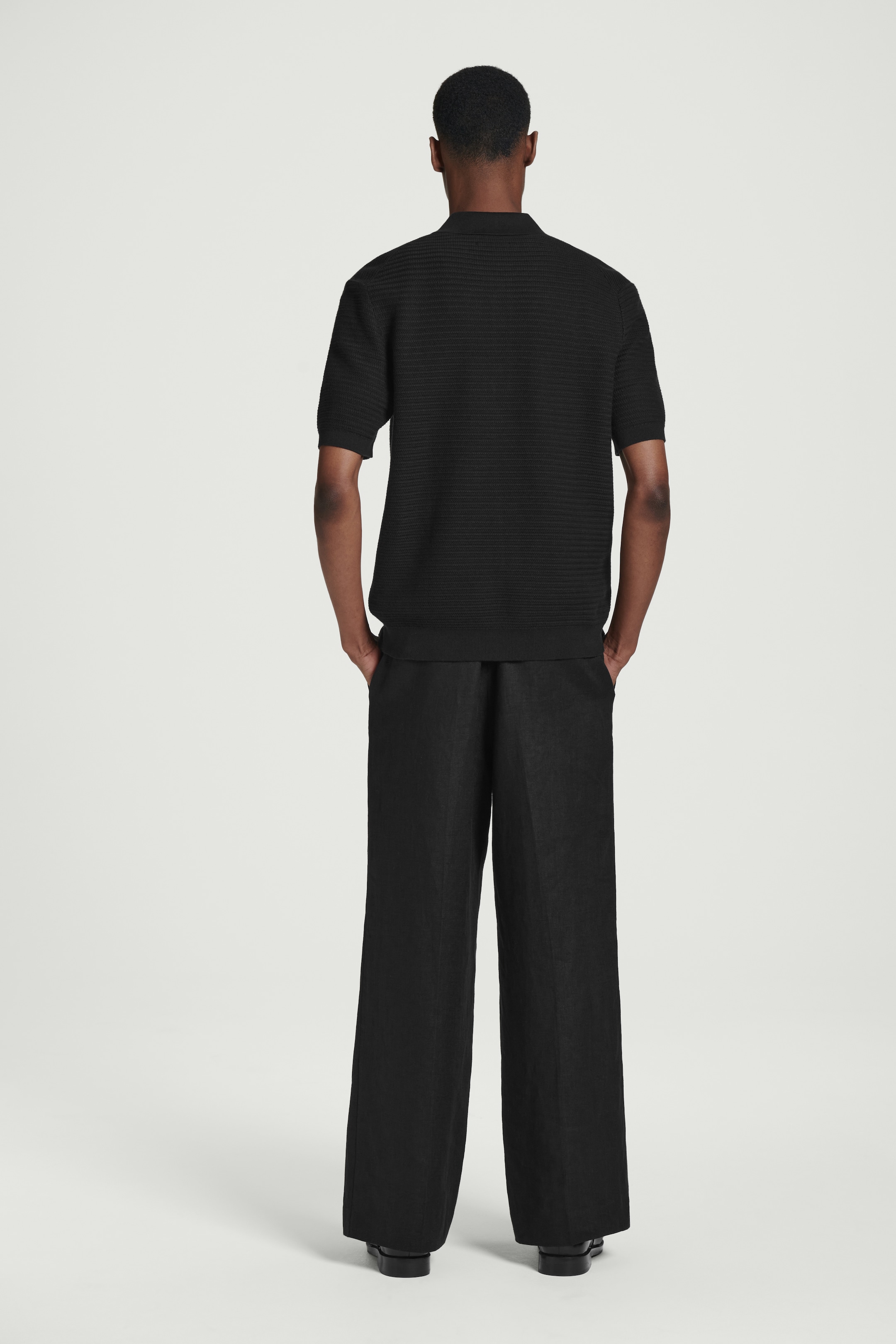 Visualizza immagine più grande: POLO IN MAGLIA DI COTONE TESTURIZZATA - NERO - UOMO | H&M IT 5