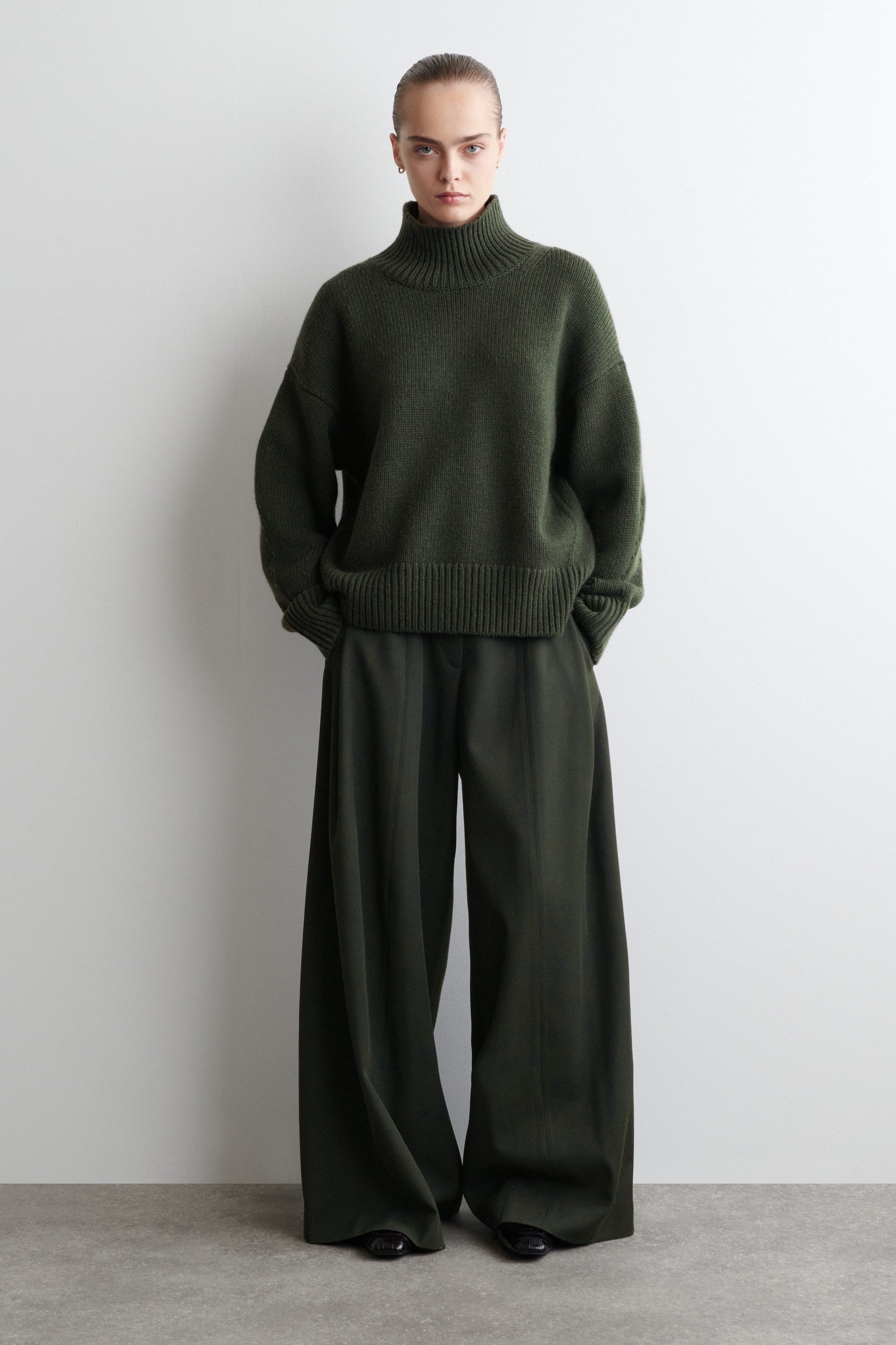 CHUNKY FUNNEL-NECK WOOL SWEATER