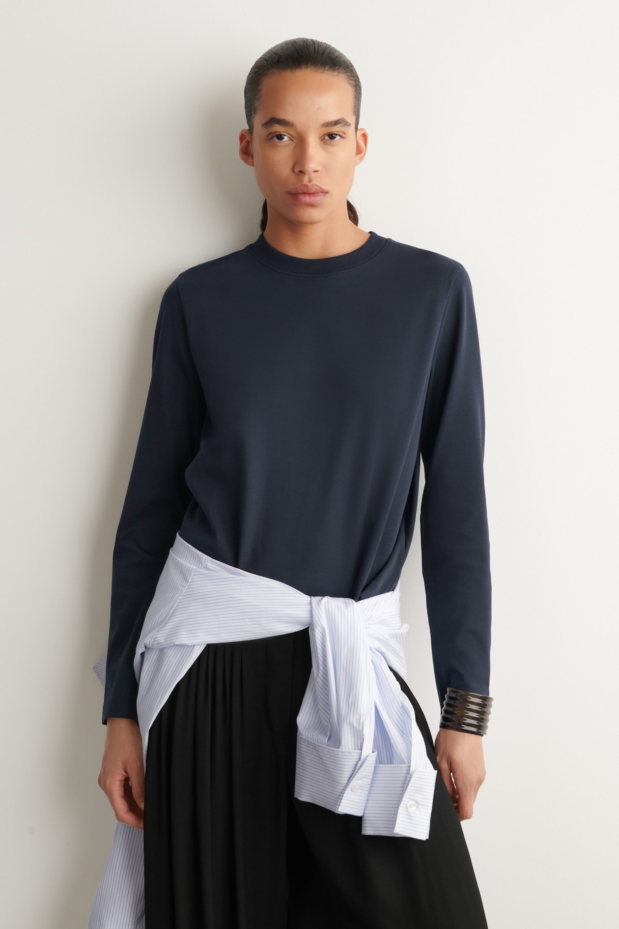 CLEAN CUT LONG-SLEEVED T-SHIRT — NAVY