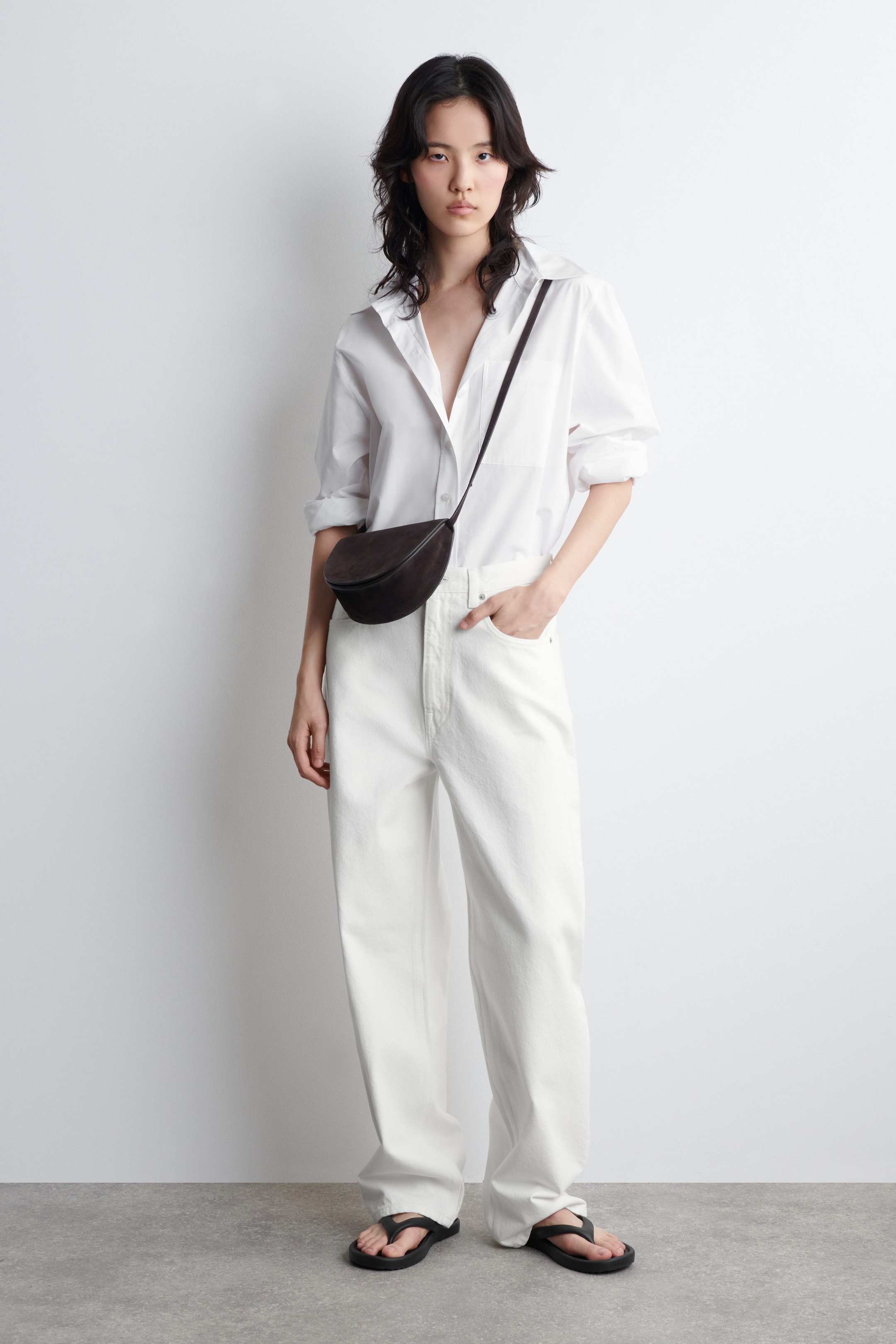 CURVED CROSSBODY BAG - SUEDE