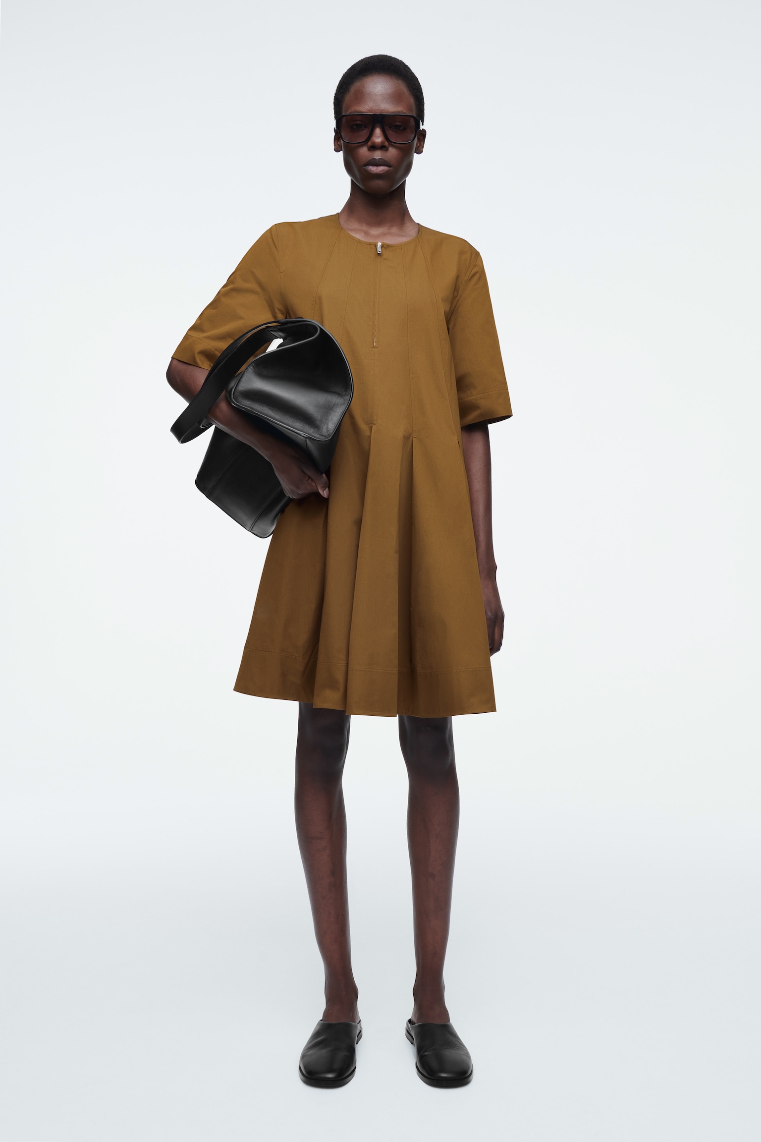 ROBE COURTE PLISSÉE ET ZIPPÉE EN COTON - BRUN/BRUN FONCÉ/BLANC - 1