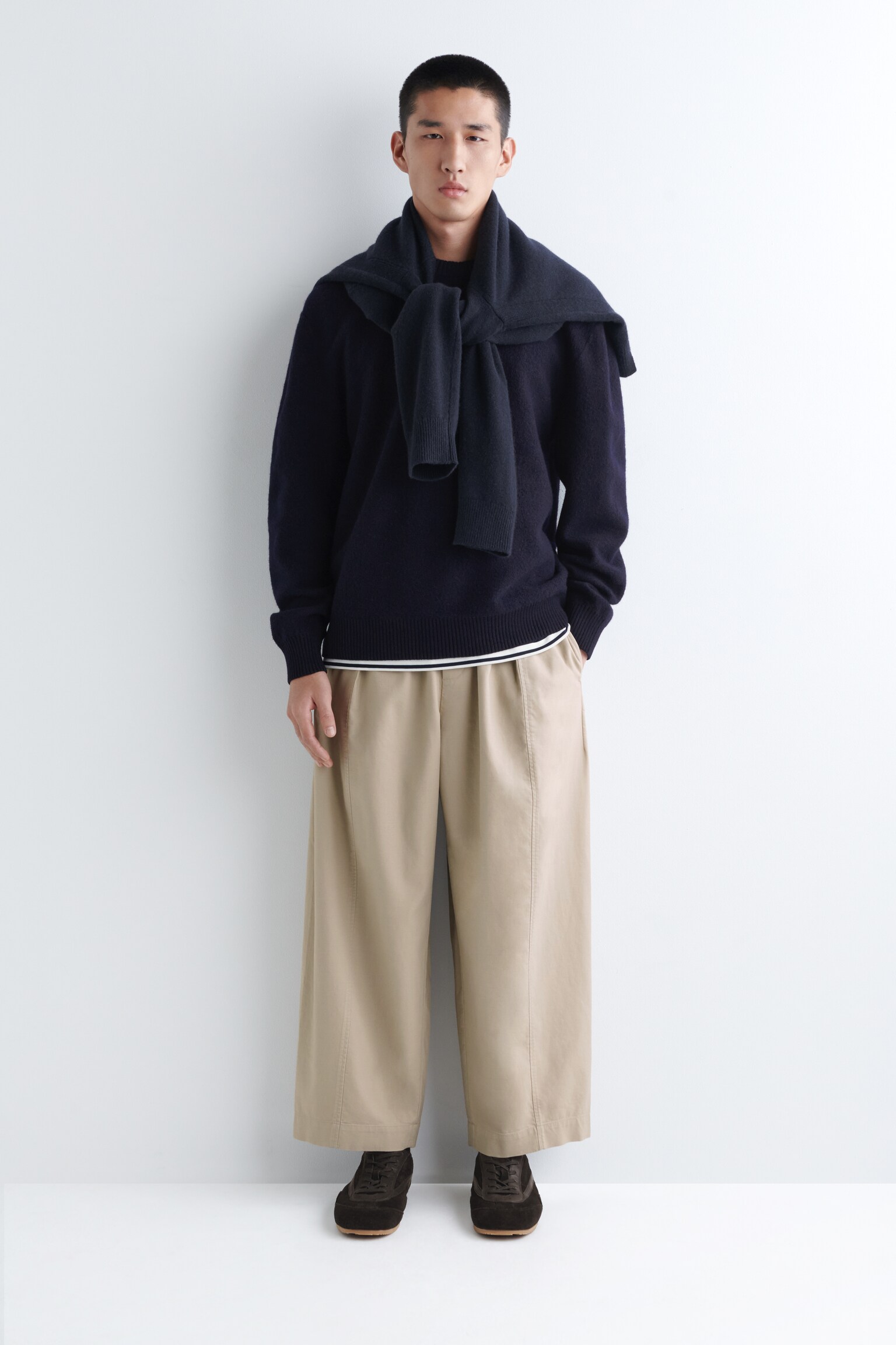 VERKÜRZTE HOSE AUS BAUMWOLLE MIT BARREL-BEIN - BEIGE/SCHWARZ - 1