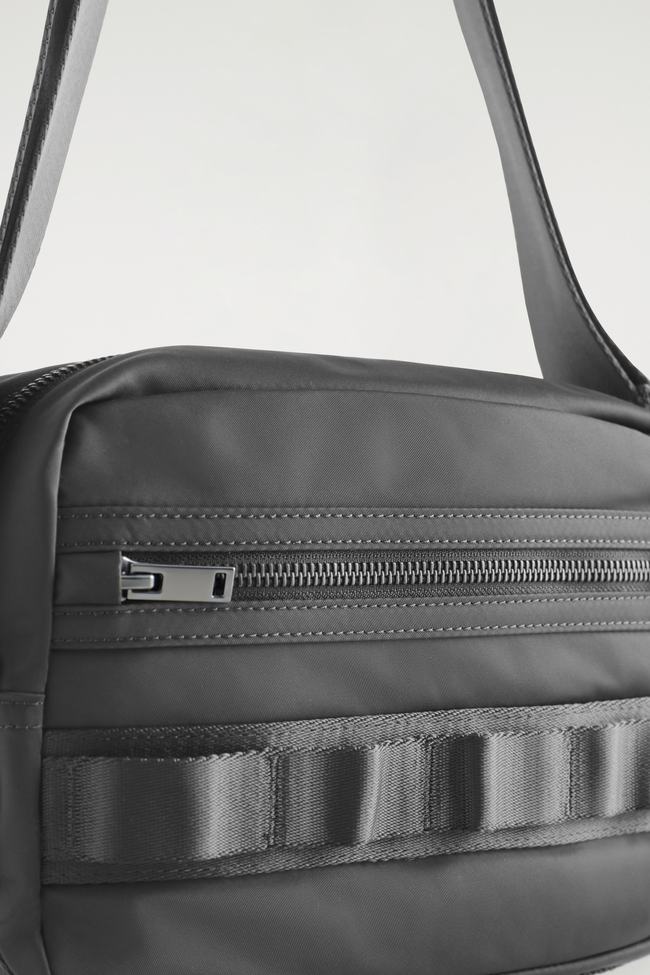 Größeres Bild ansehen: TRANSIT UMHÄNGETASCHE - NYLON - GRAU - Men | H&M DE 6