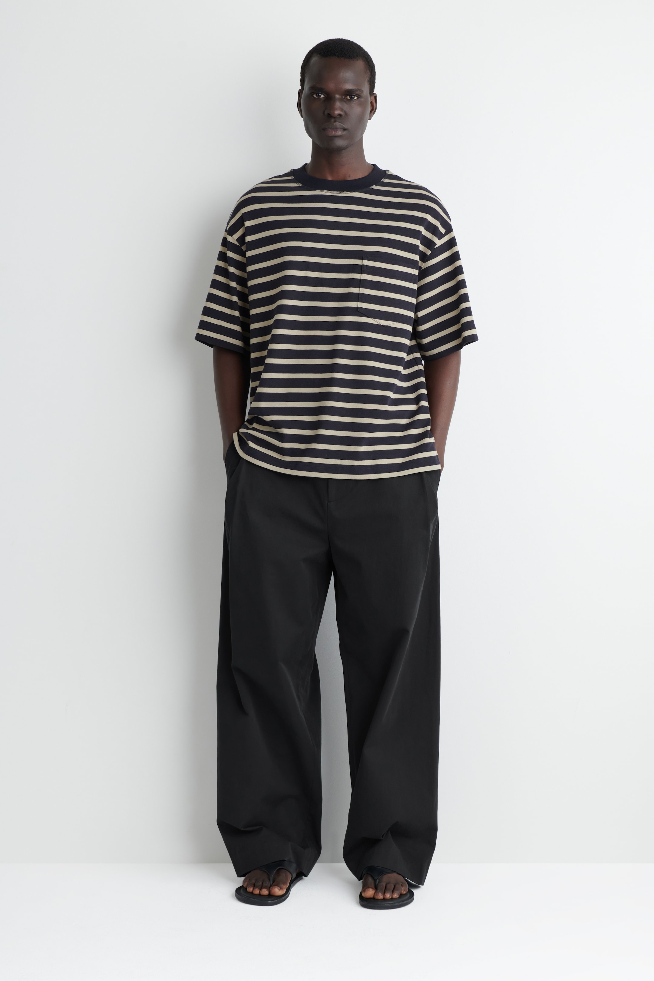 Se større billede: KRAFTIG T-SHIRT I BOMULD – OVERSIZED - MARINEBLÅ / STRIBET - HERRE | H&M DK 2