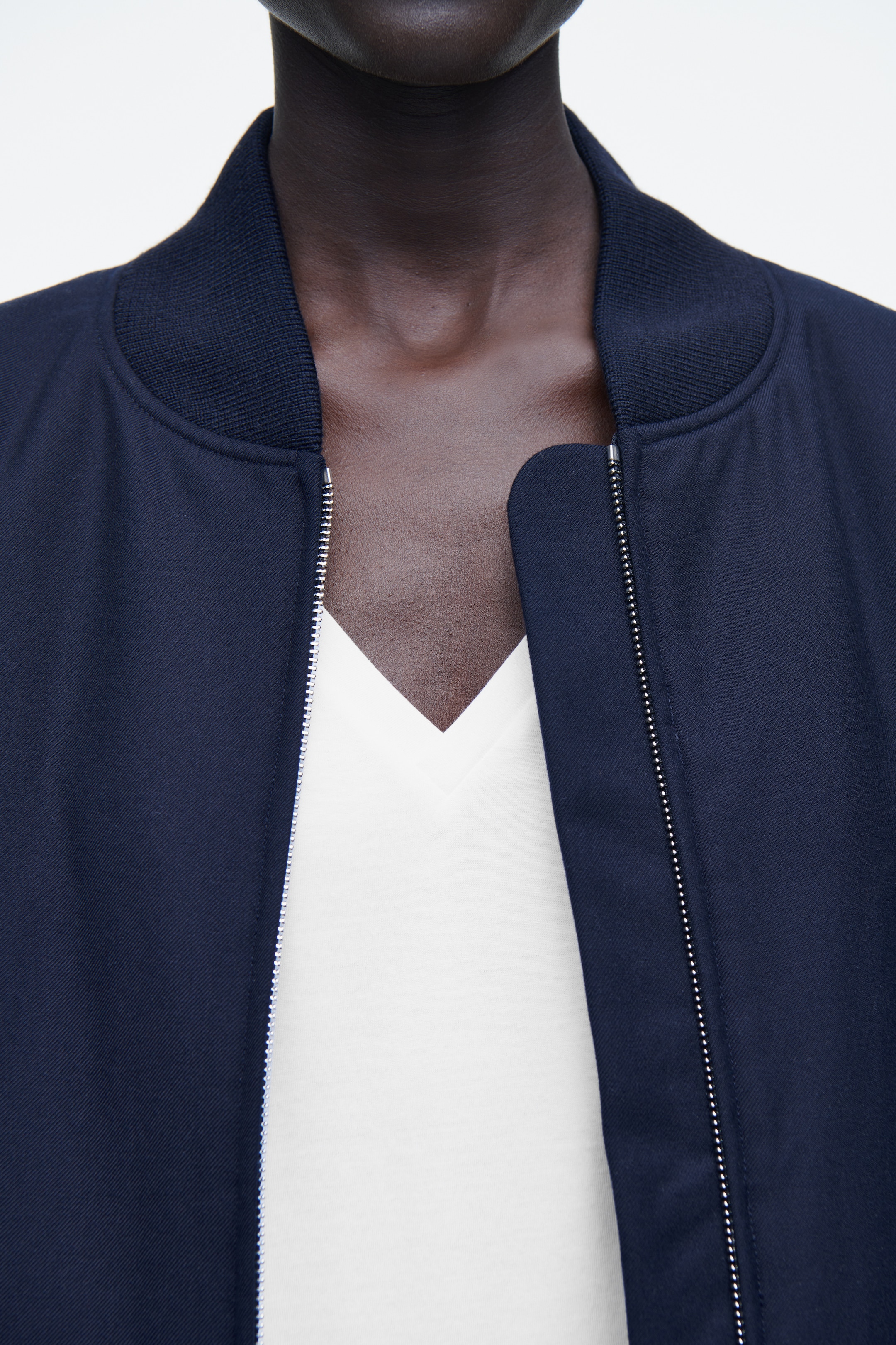 Ver imagen más grande: CAMISETA CUELLO DE PICO 24/7 REGULAR FIT - BLANCO - MUJER | H&M ES 2