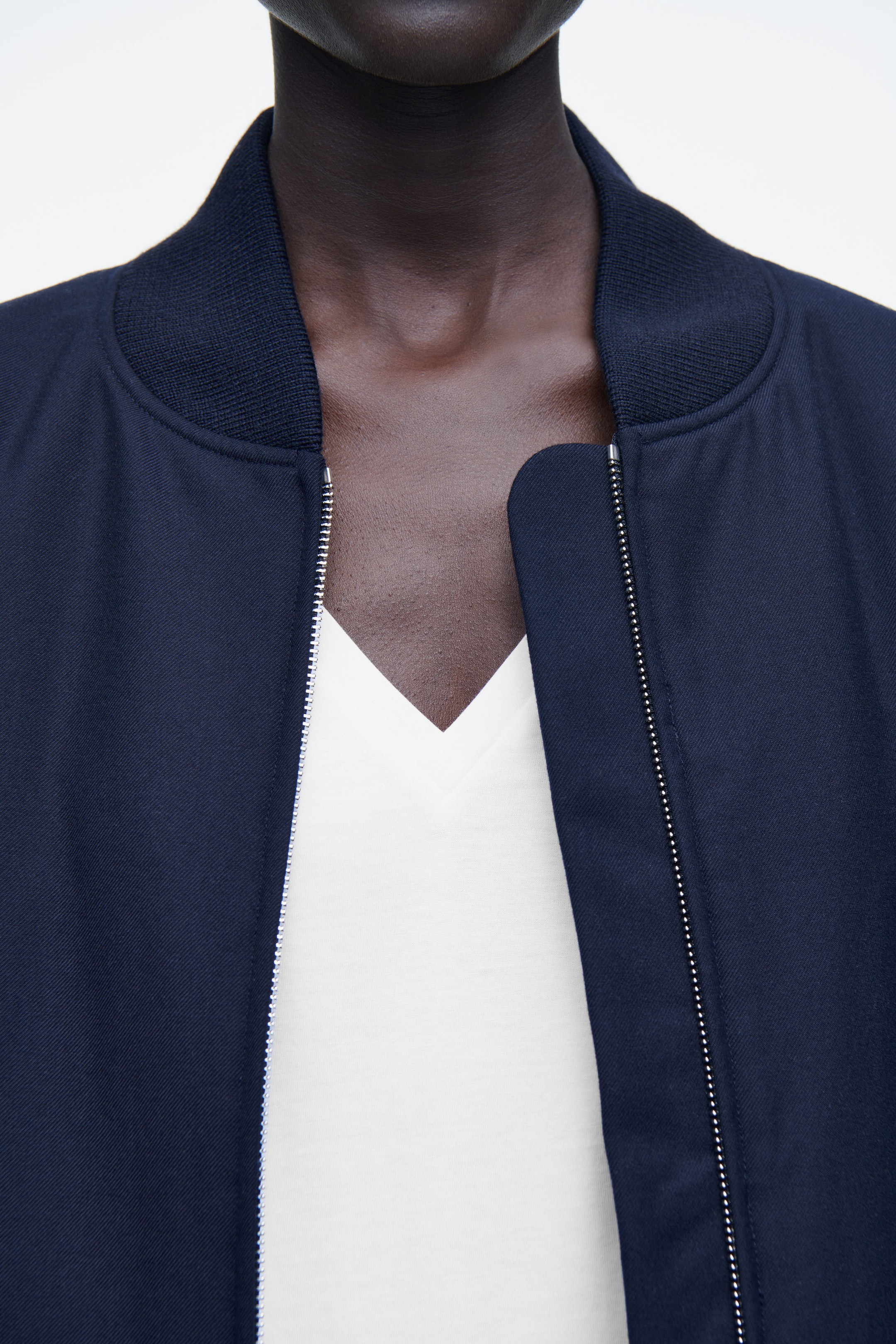 24/7 V-NECK T-SHIRT