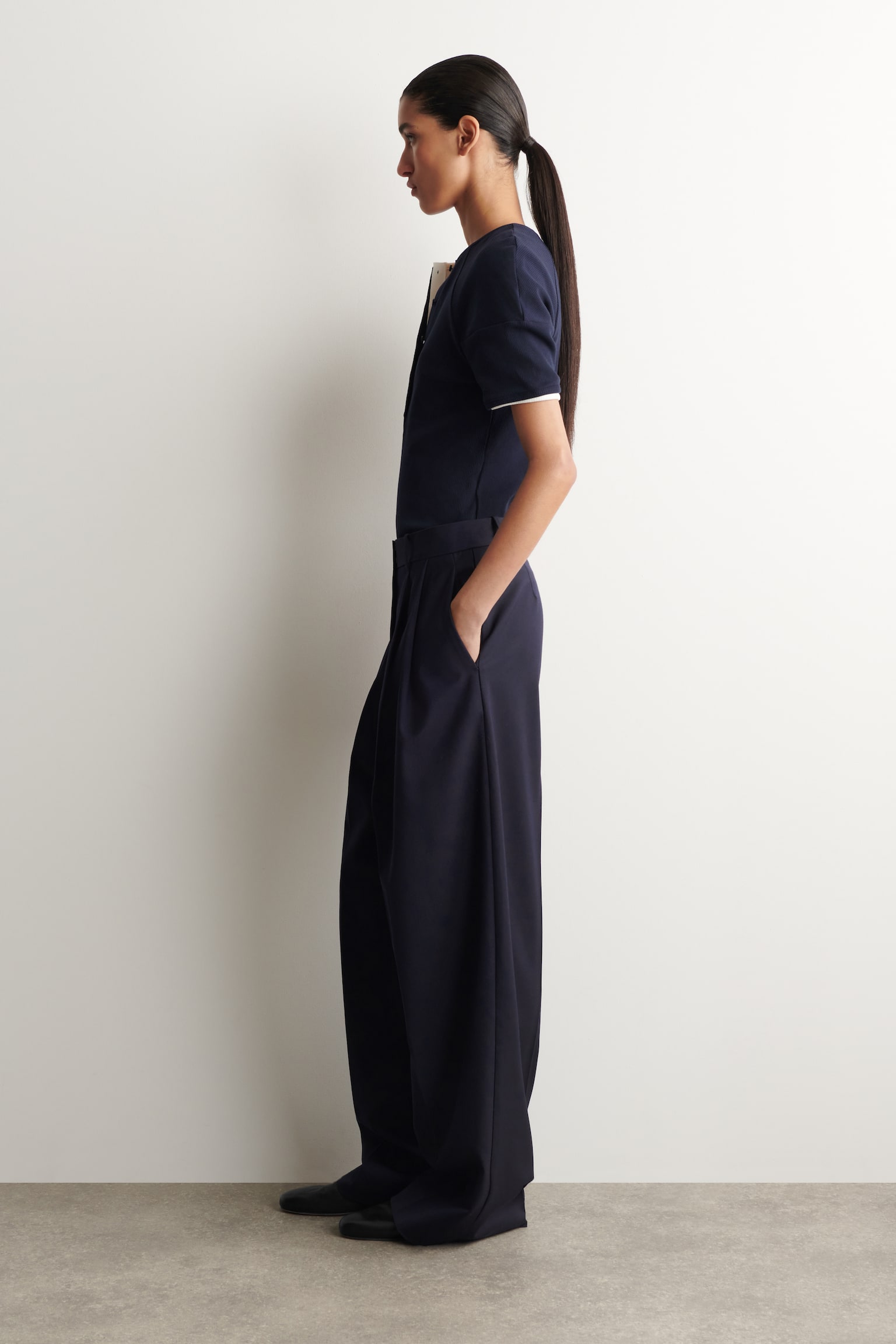 ТОП ХЕНЛИ ОТ РИБАНО ДЖЪРСИ С ОКРЪГЛЕНО ДЕКОЛТЕ - ТЪМНОСИН/БЯЛО - 6