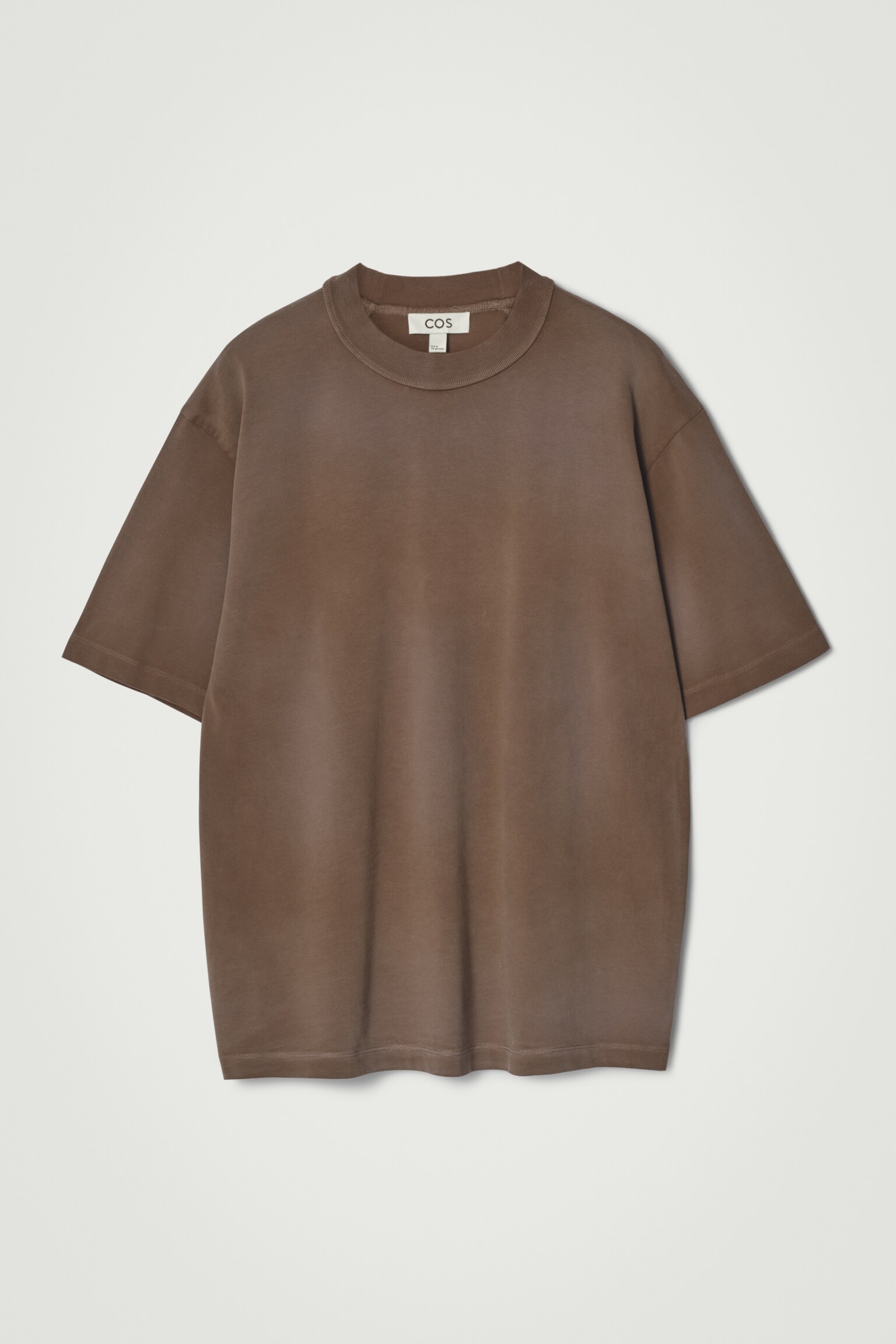 OVERSIZED MOCK-NECK T-SHIRT VAN GEWASSEN JERSEY - BRUIN/ZWART - 2