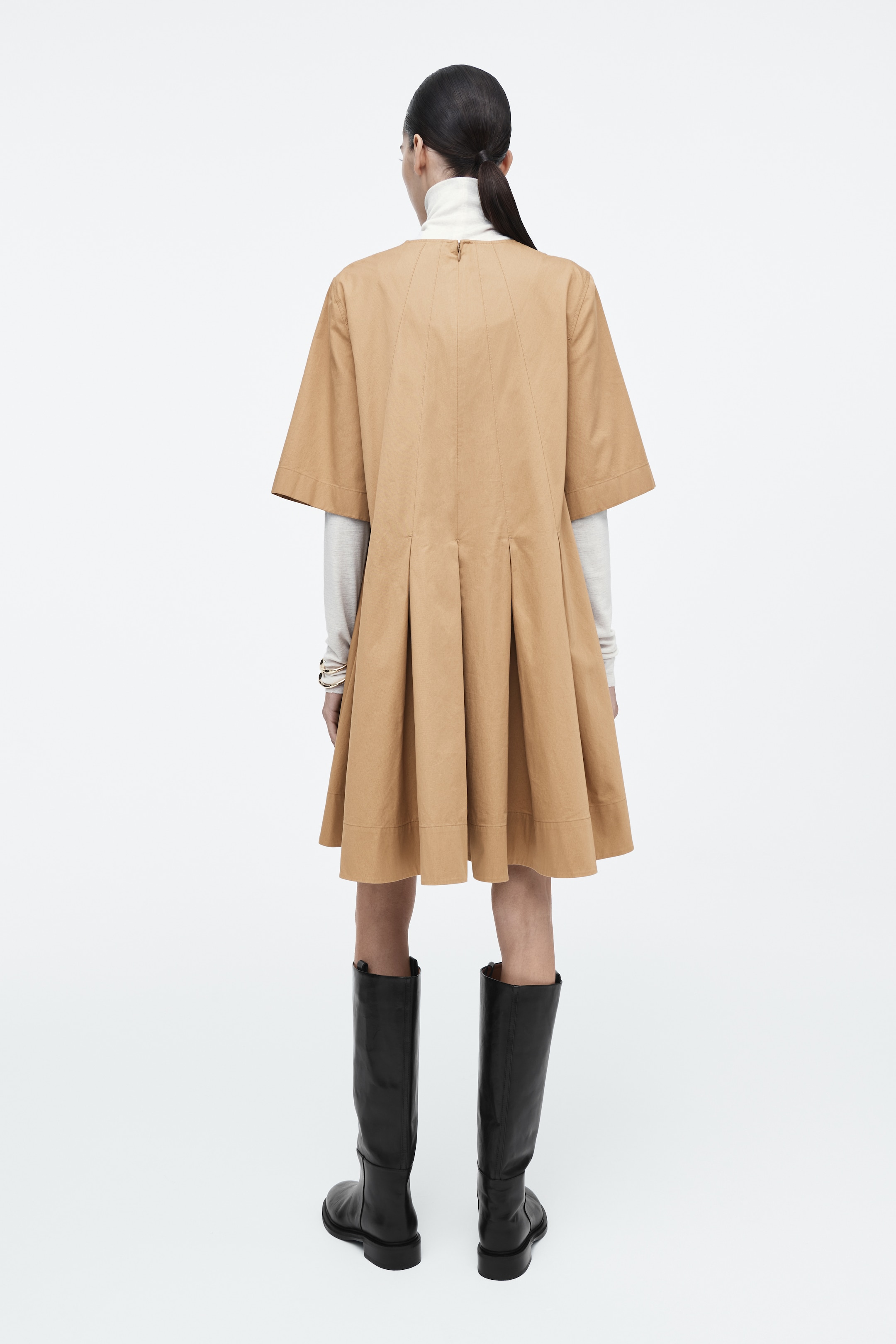 Grösseres Bild ansehen: MINIKLEID AUS BAUMWOLLE MIT FALTEN - BEIGE - DAMEN | H&M CH 2